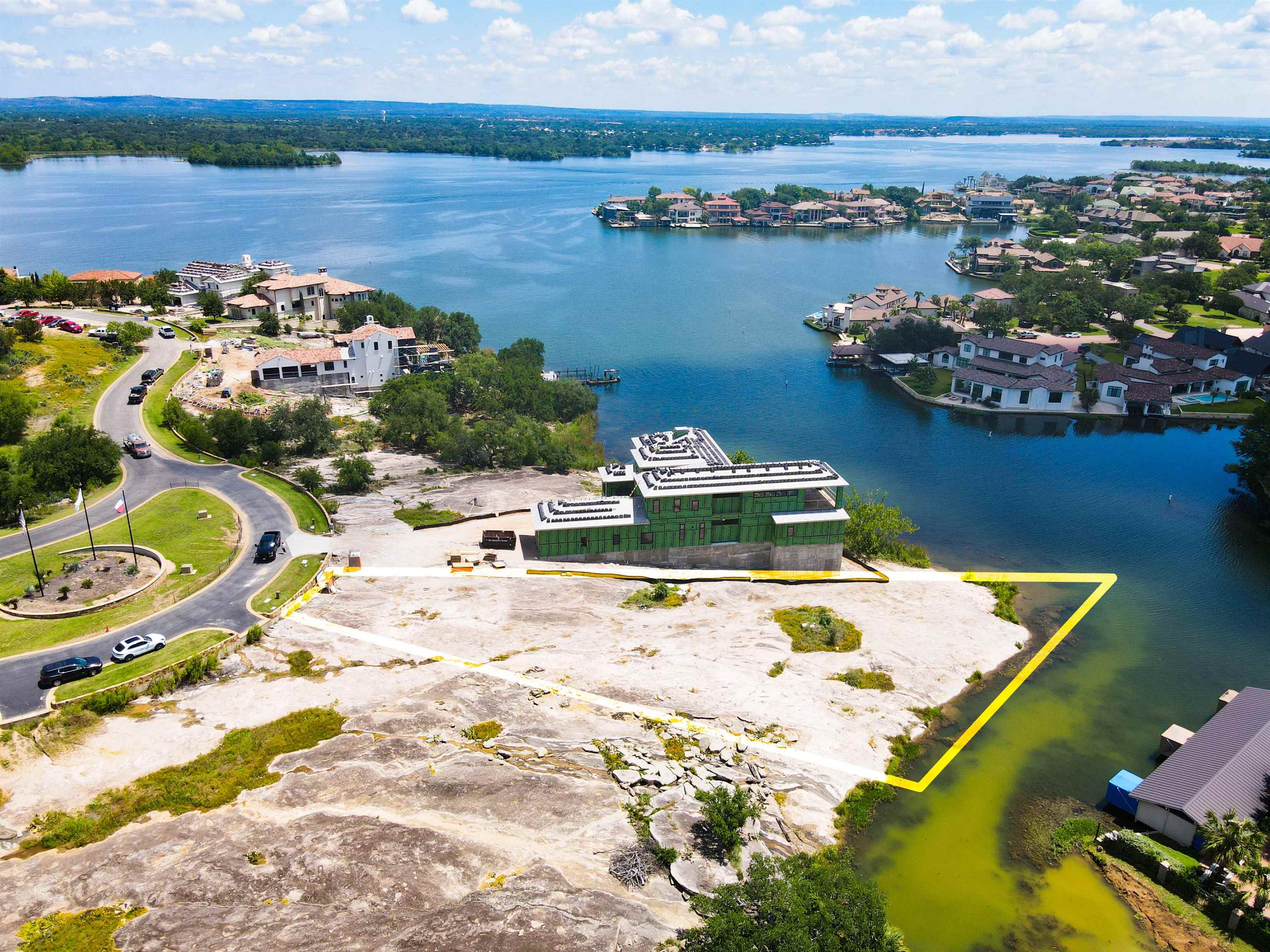 LAGO ESCONDIDO LT 4  0.540 AC & 0.04 AC SUBMERGED