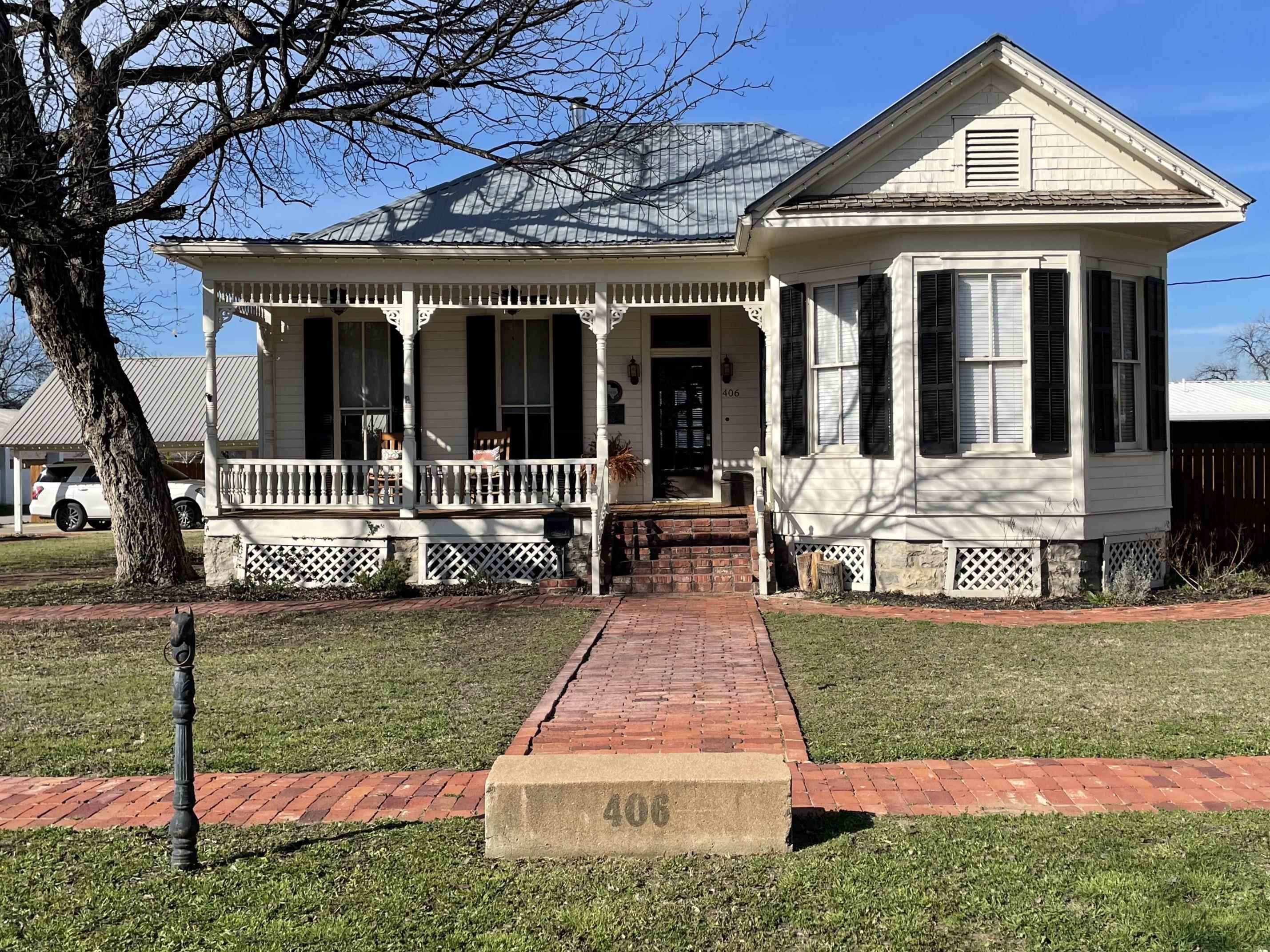 SW 1/4 of Block 18 at Harwood & Fentress (120′ x 120′)