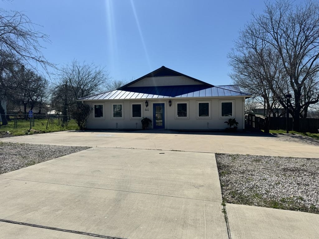 S6130 MARBLE FALLS CITY LOT 16 & 17 BLK 49