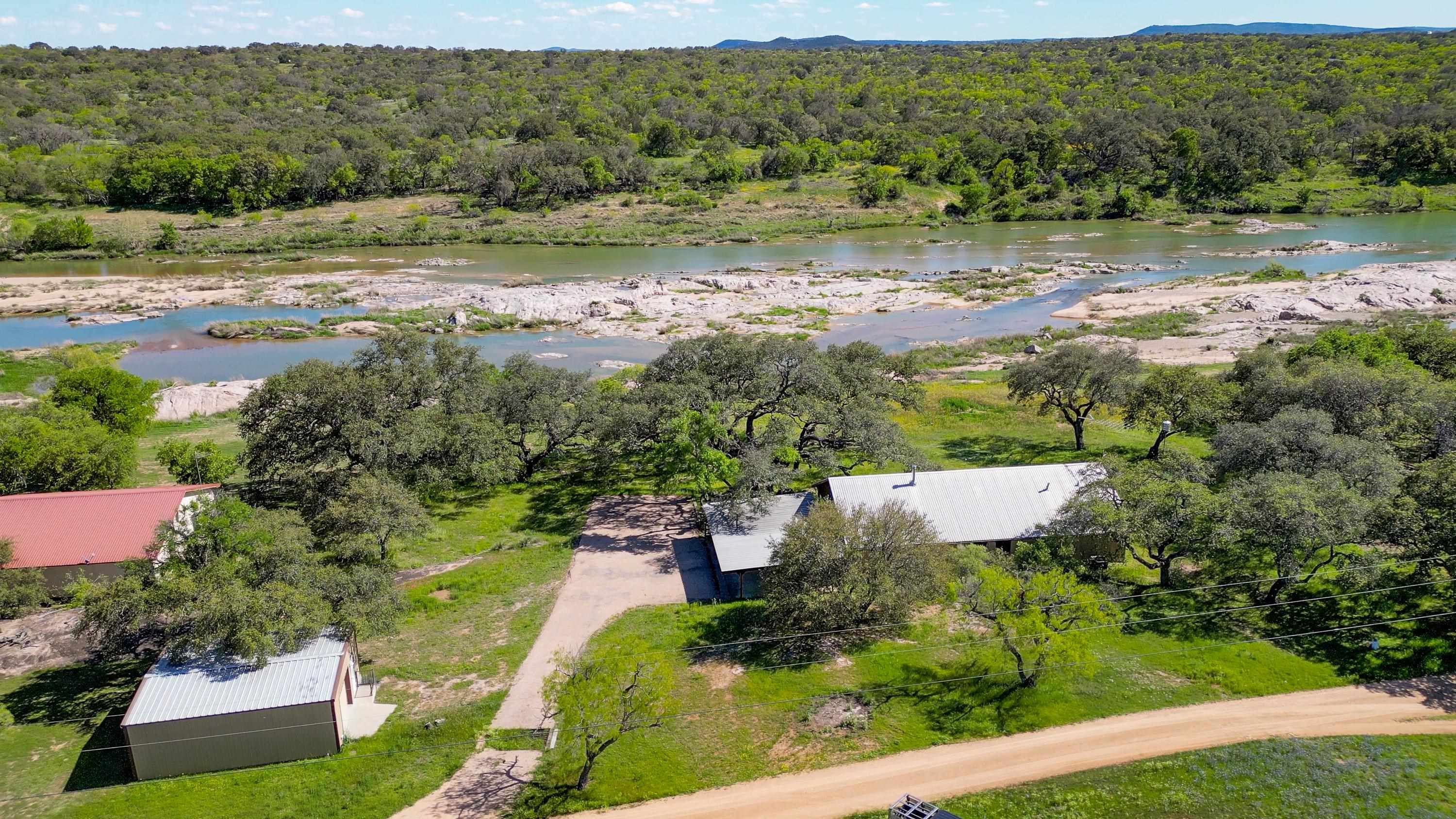 235 Indian Bend, Llano