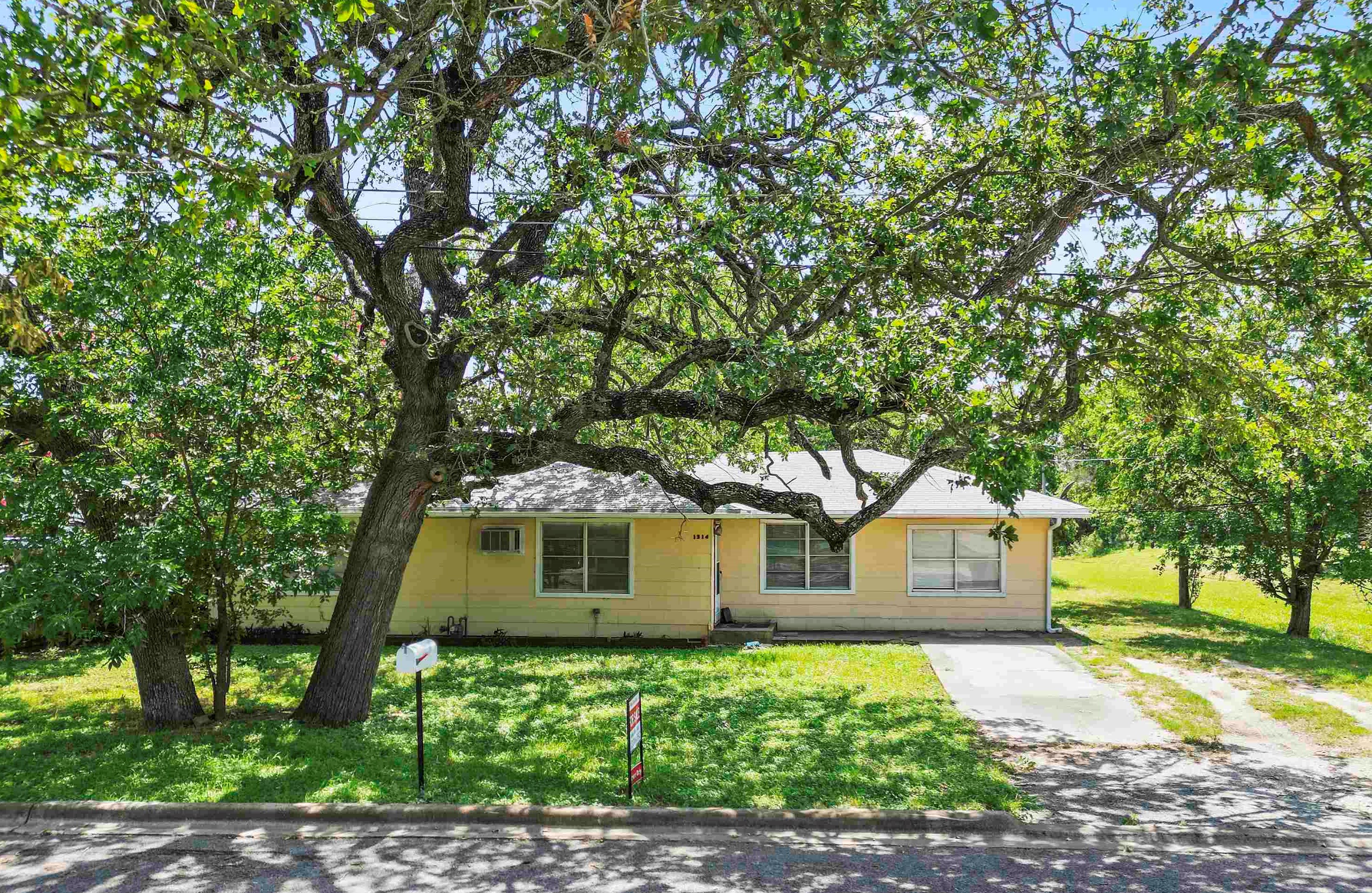 S6750 OAKS ADDITION LOT 8 & 9 BLK 20