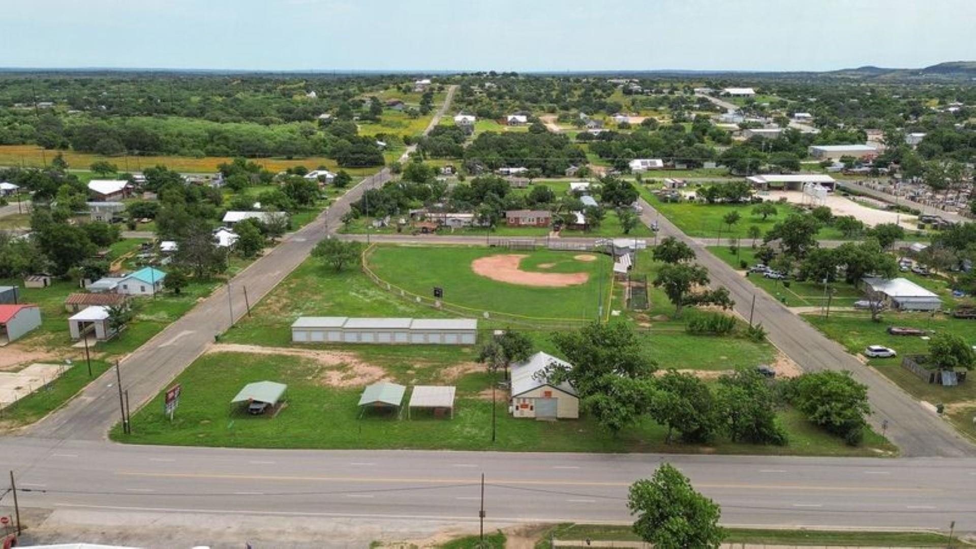 1106 Bessemer Avenue, Llano