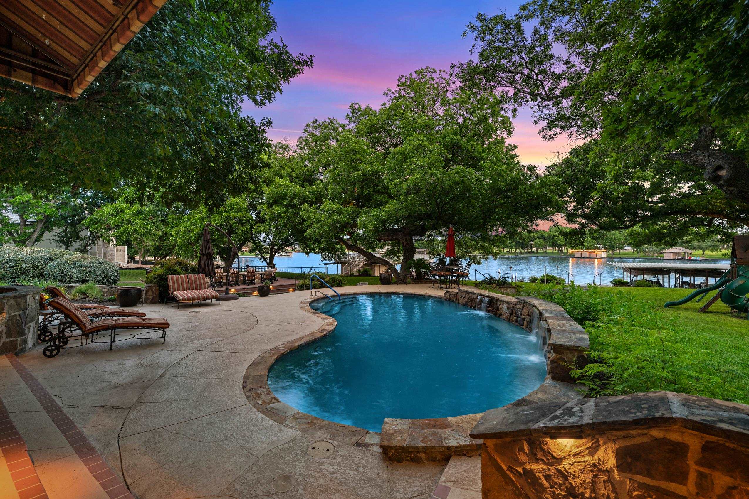 J G PFEUFFER ABST #594 0.660 AC & E 1/2 LT 2 E V MITCHELL