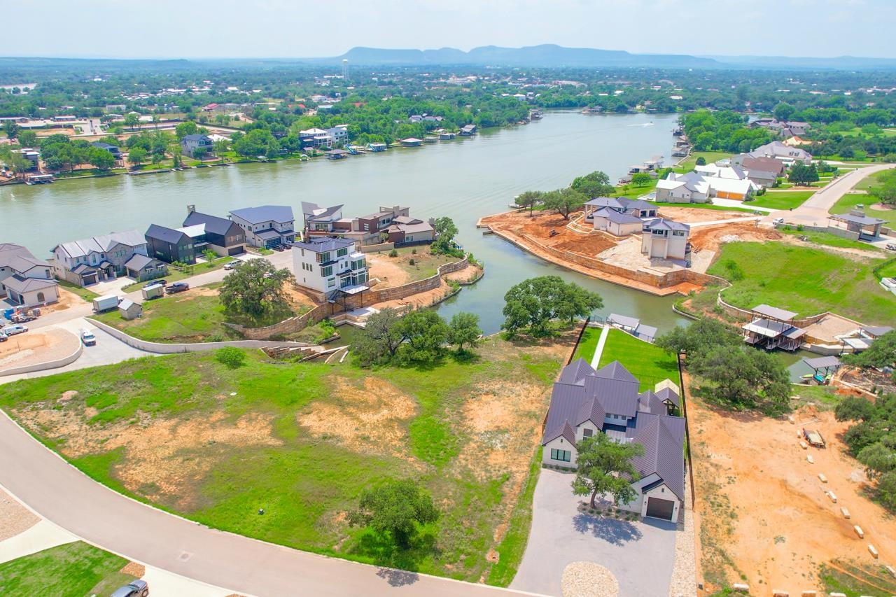 11 LEGENDARY ESTATES, Kingsland