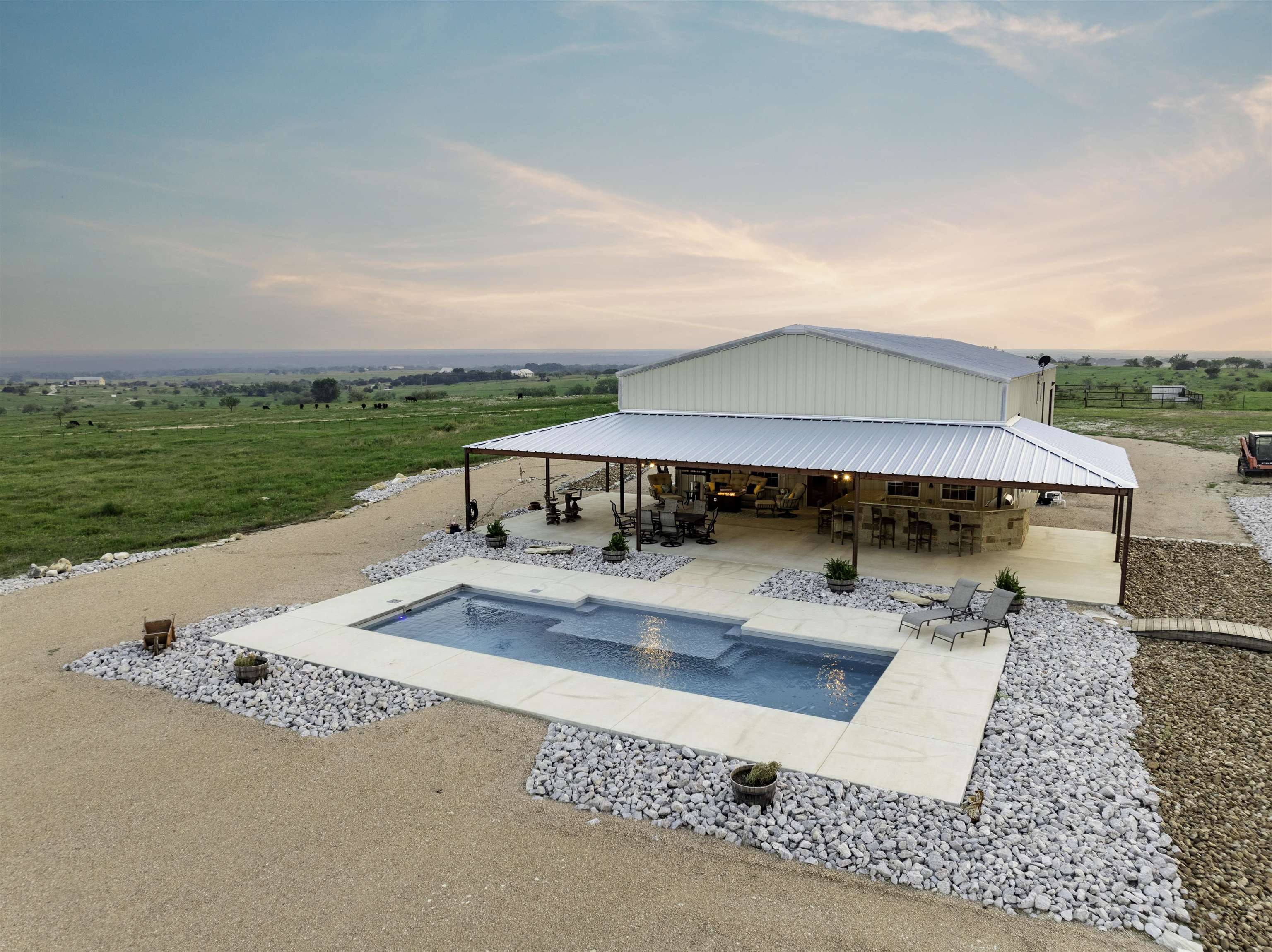 ACR: 64.97 ABST: 1044, 520 SURV: M V YEAKLEY, Z ONEILL