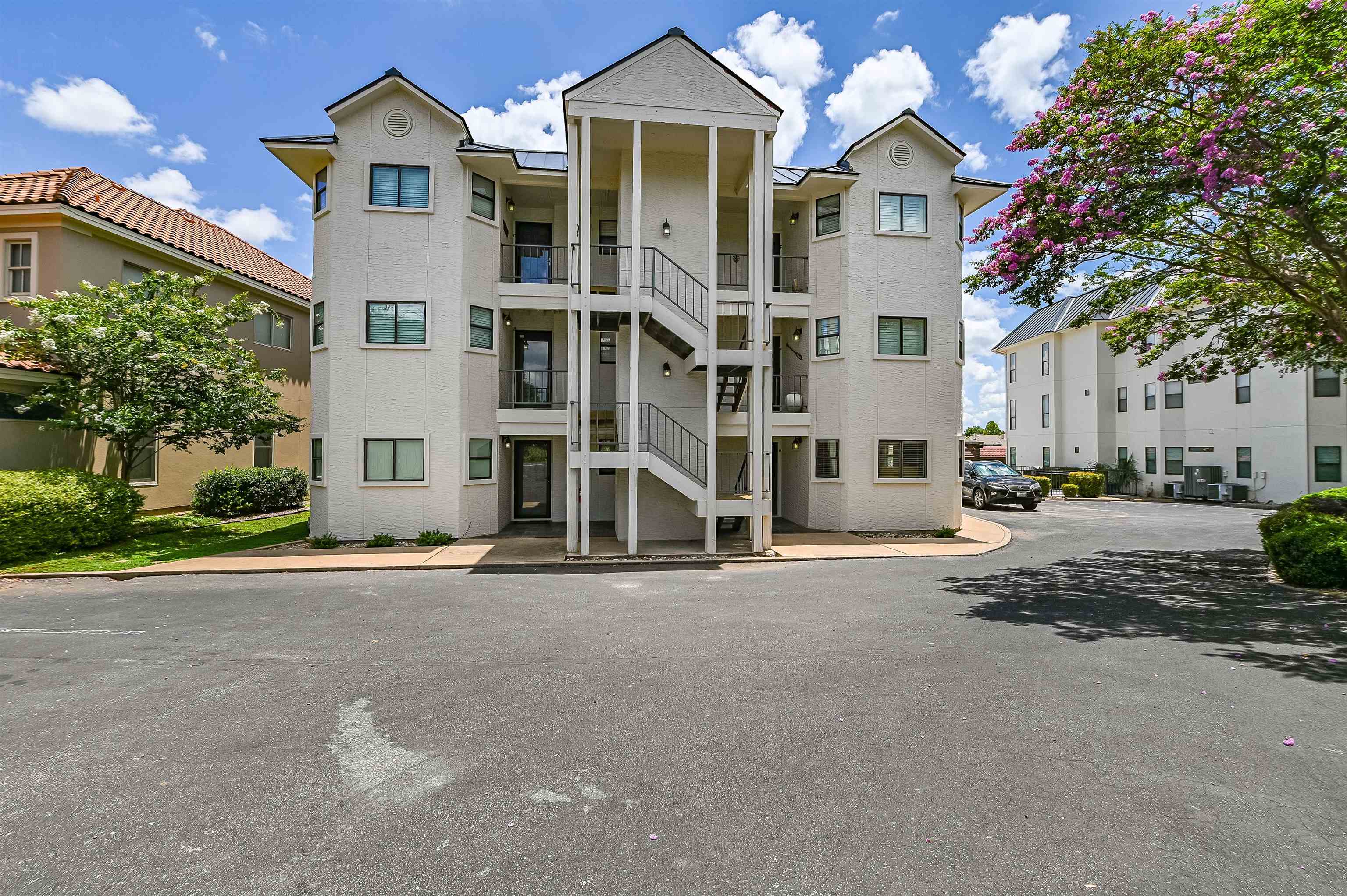 Diagonal condo Horseshoe Bay West LT W20065-D