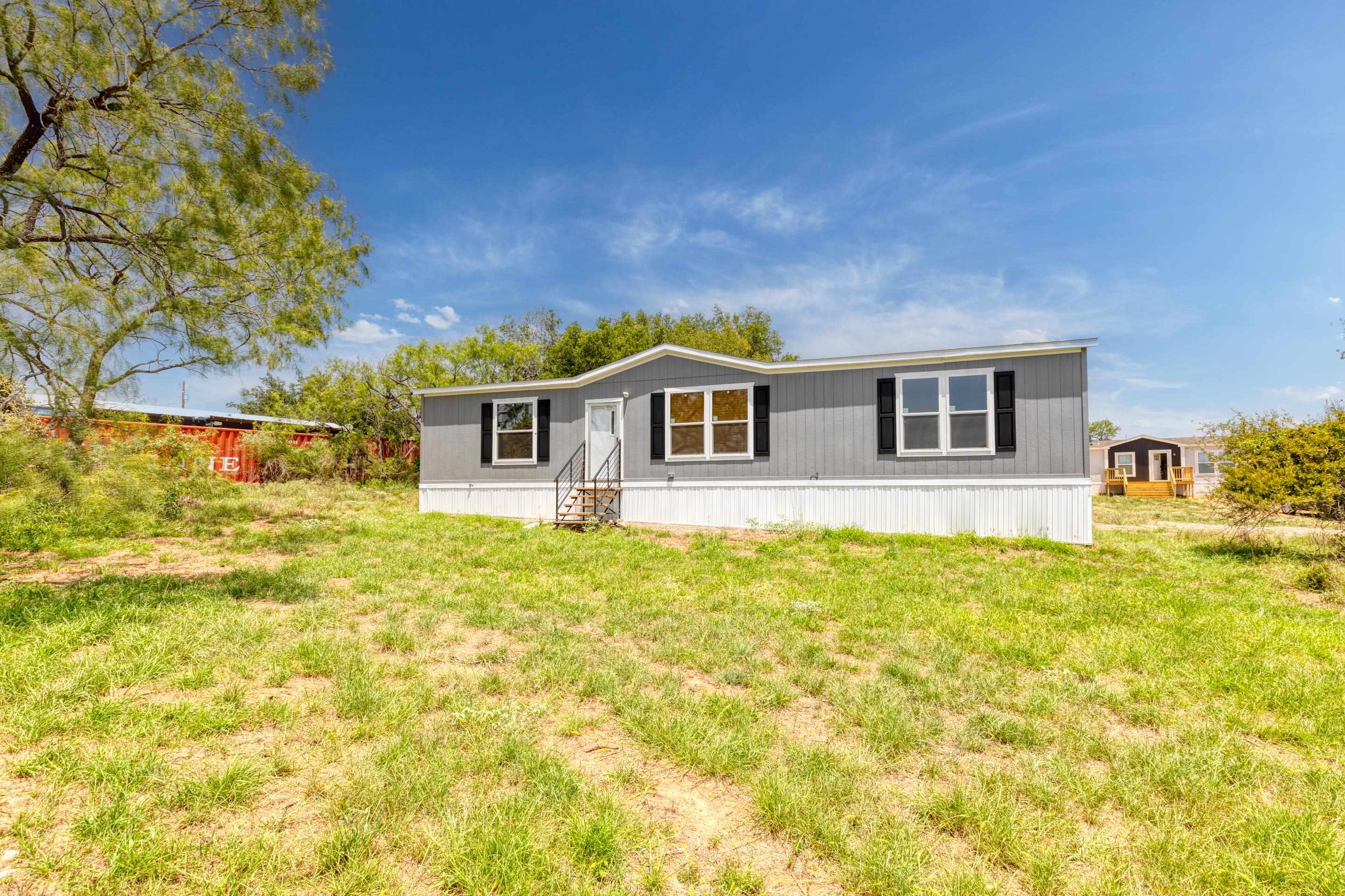 426 Redbud, Kingsland