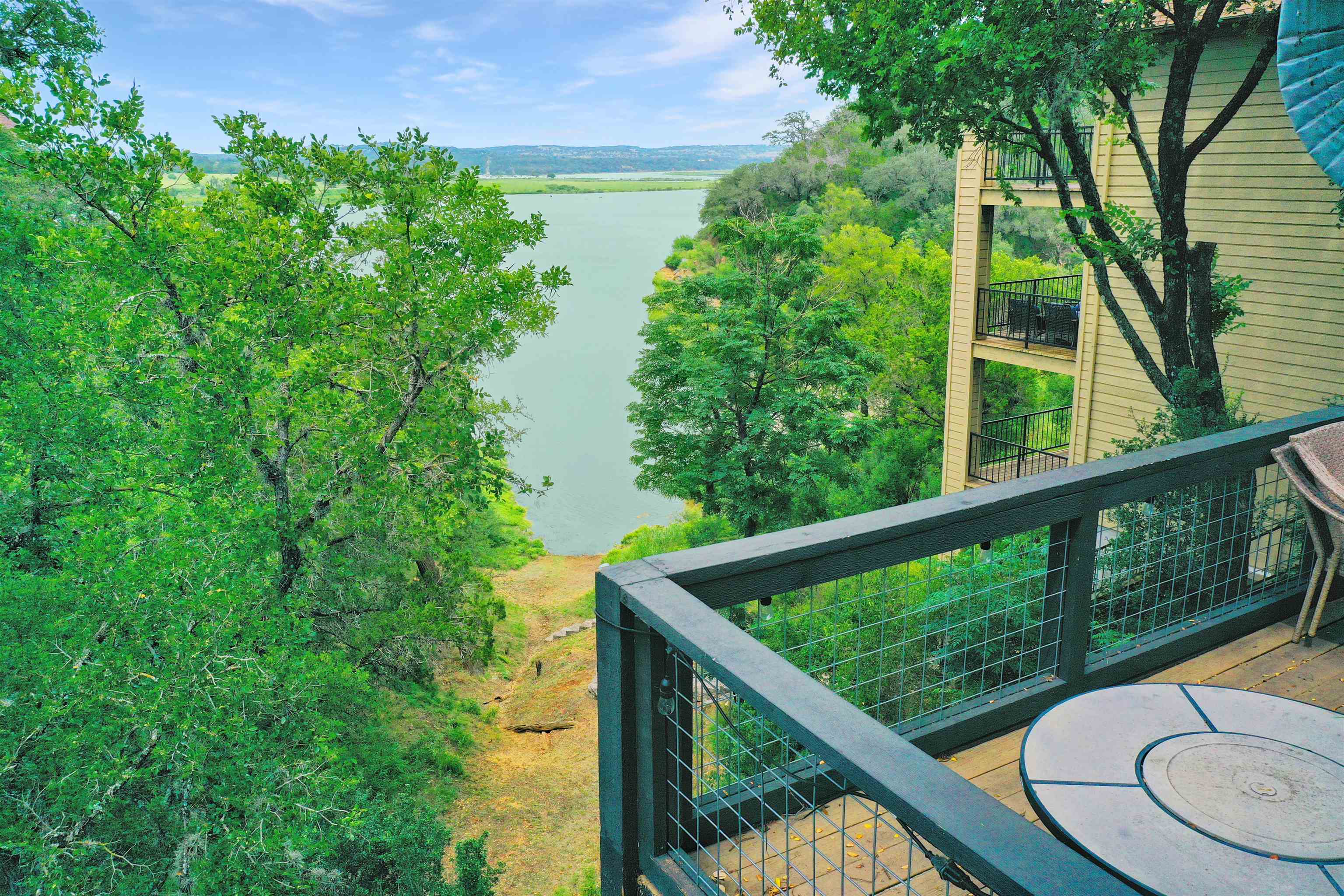 106 Center Cv. ii, Spicewood
