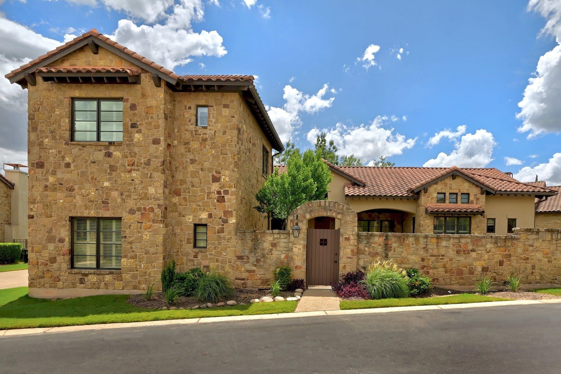 UNT 10 CALERA COURT CONDOMINIUM AMENDED PLUS 6.25 % INT IN COM AREA
