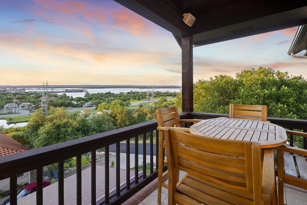 210 Half Moon, Horseshoe Bay