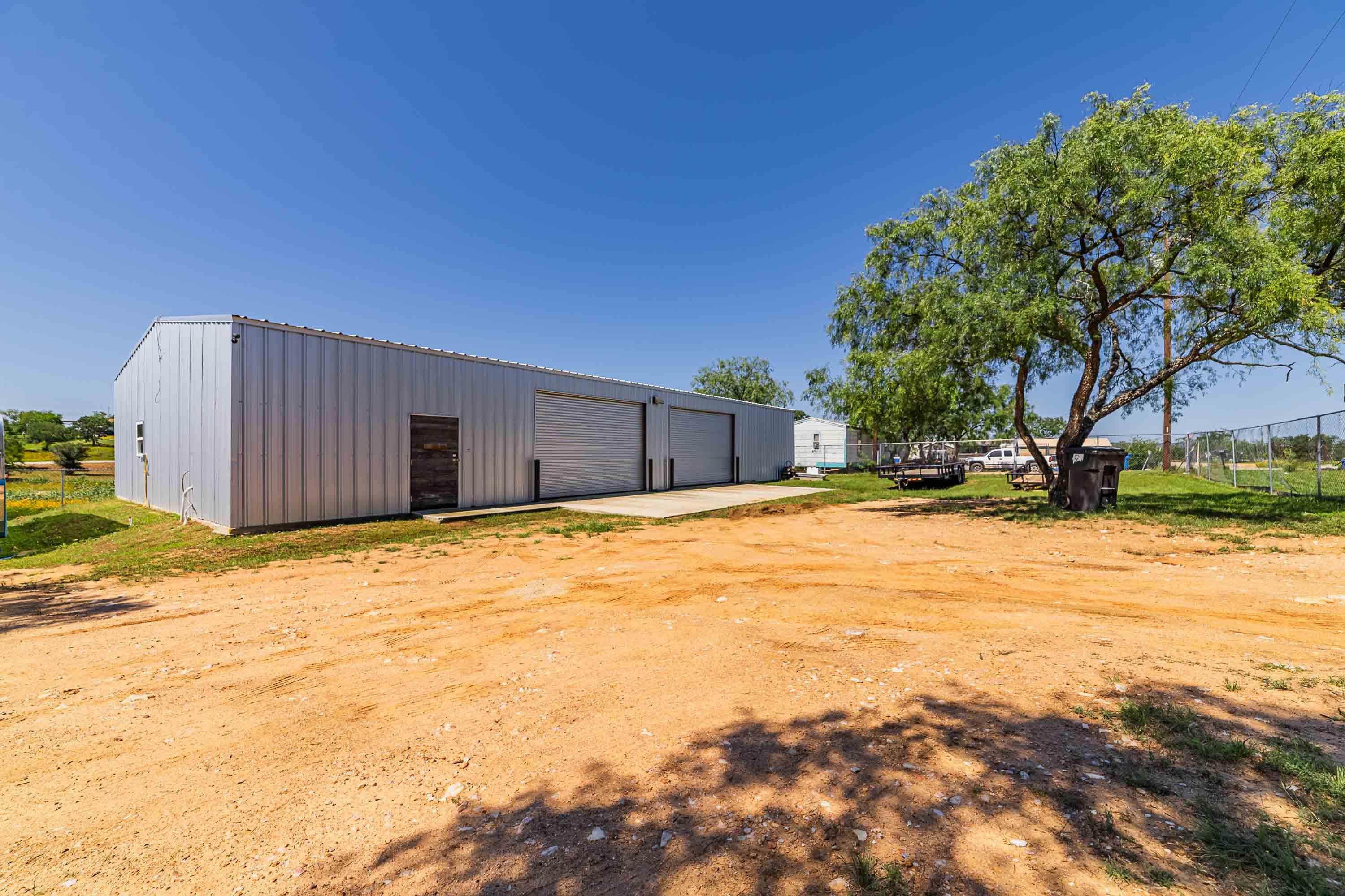 570 Poncho, Kingsland
