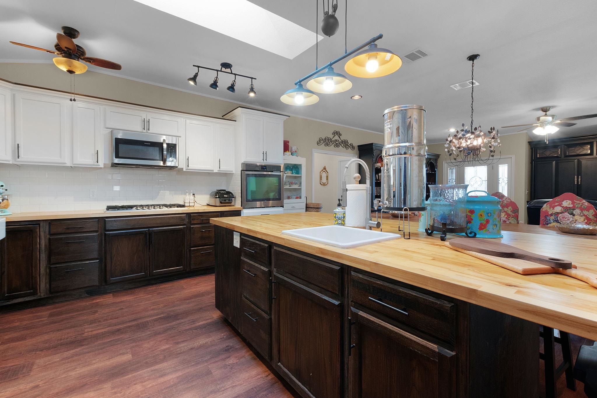 2048x1365