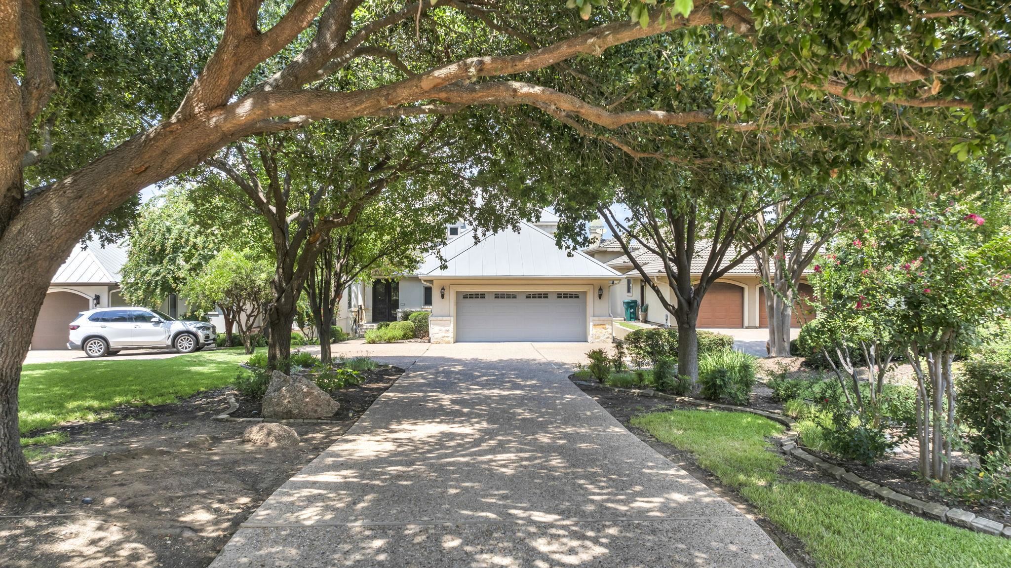221 Dominion, Horseshoe Bay