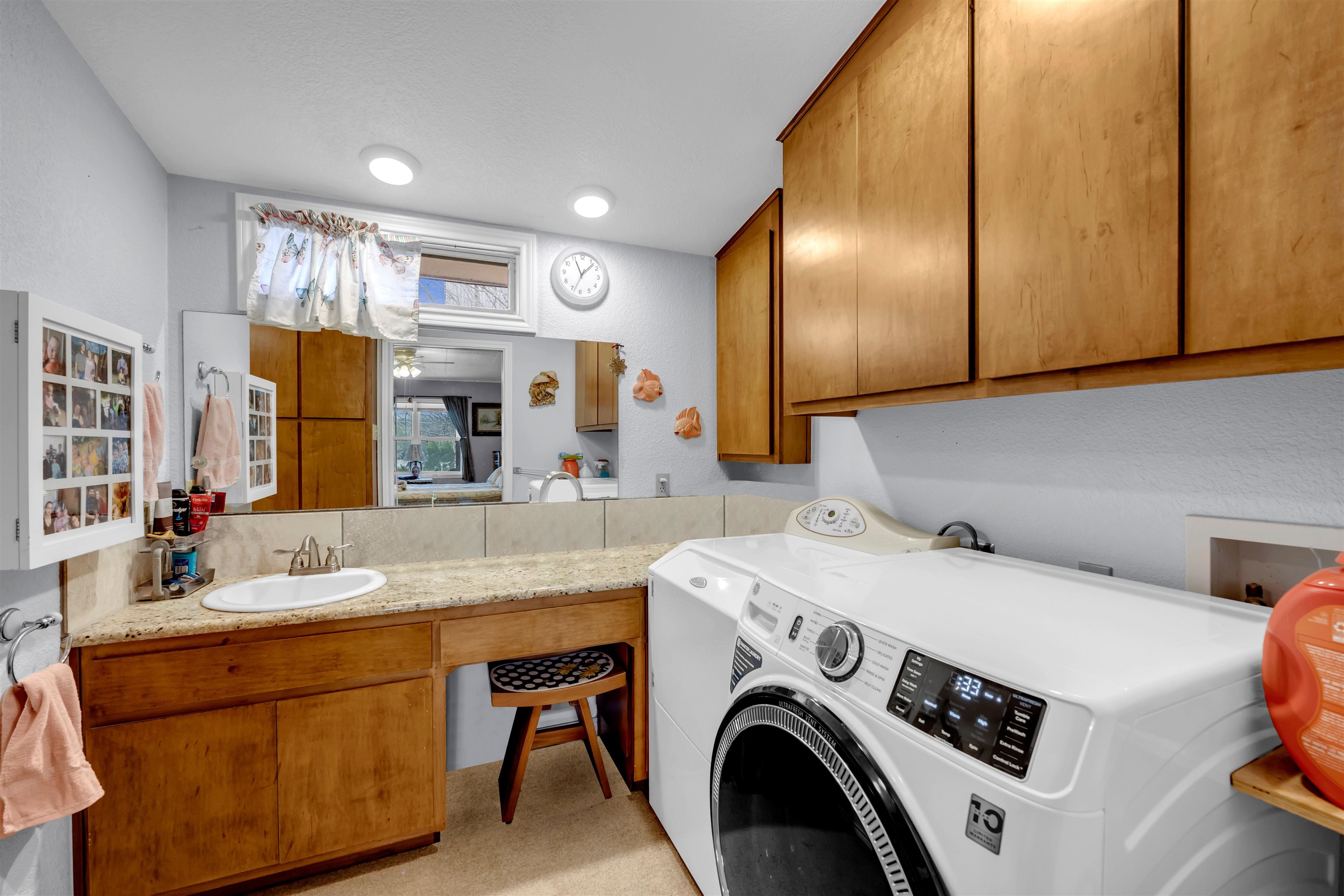 3072x2048