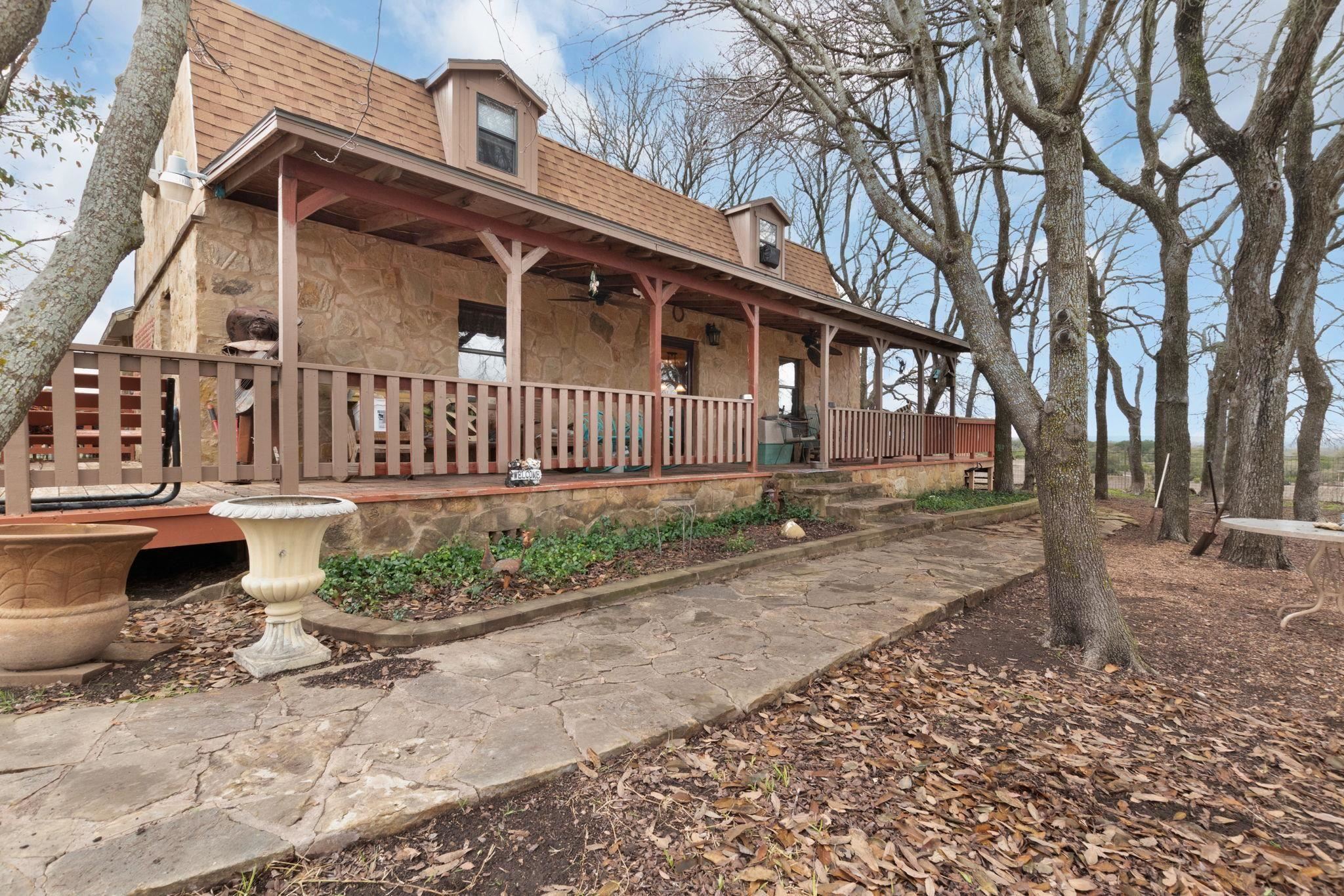 425 Cedar Break Lane, Burnet