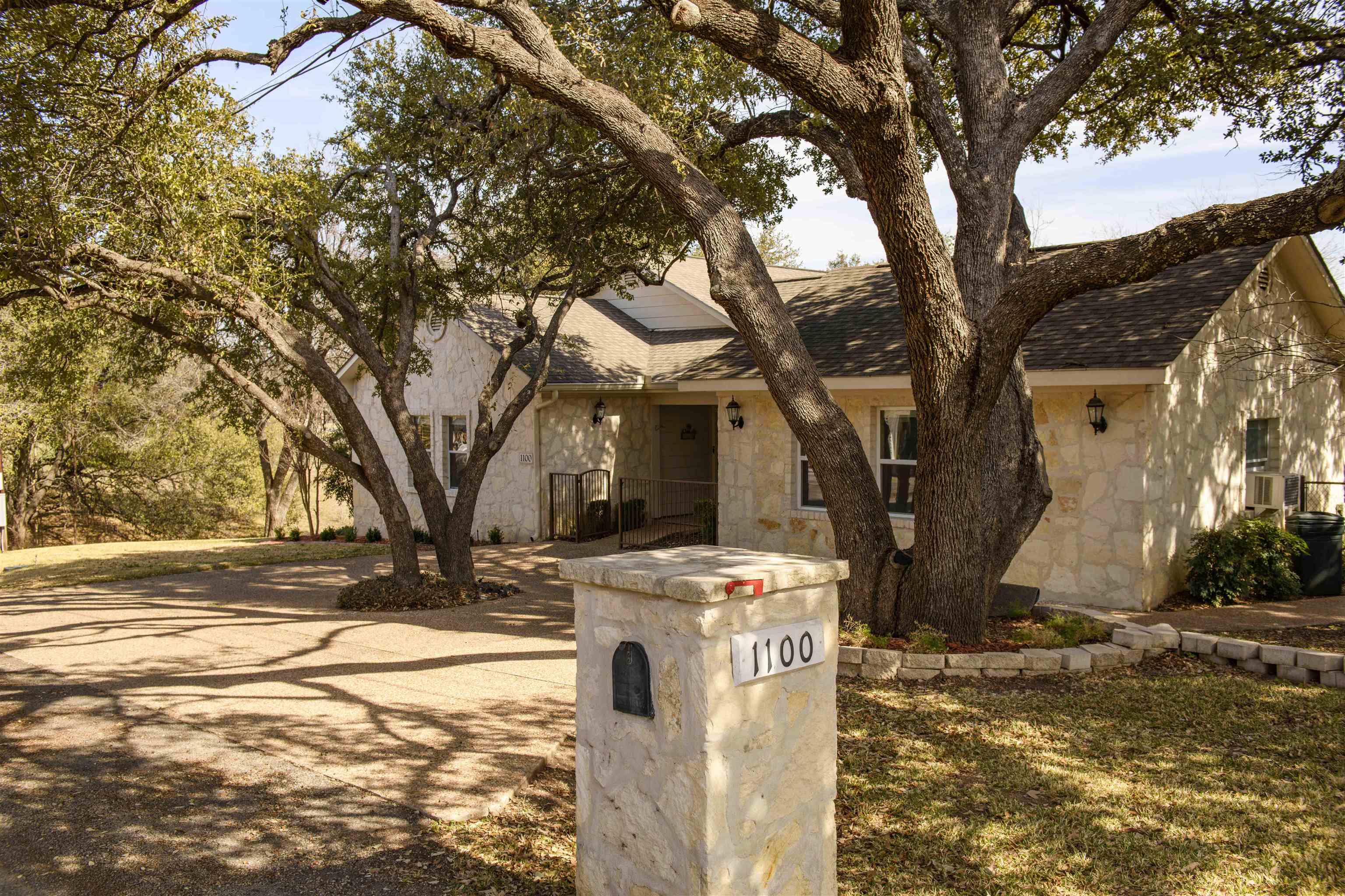 1100 CR 132A, Kingsland