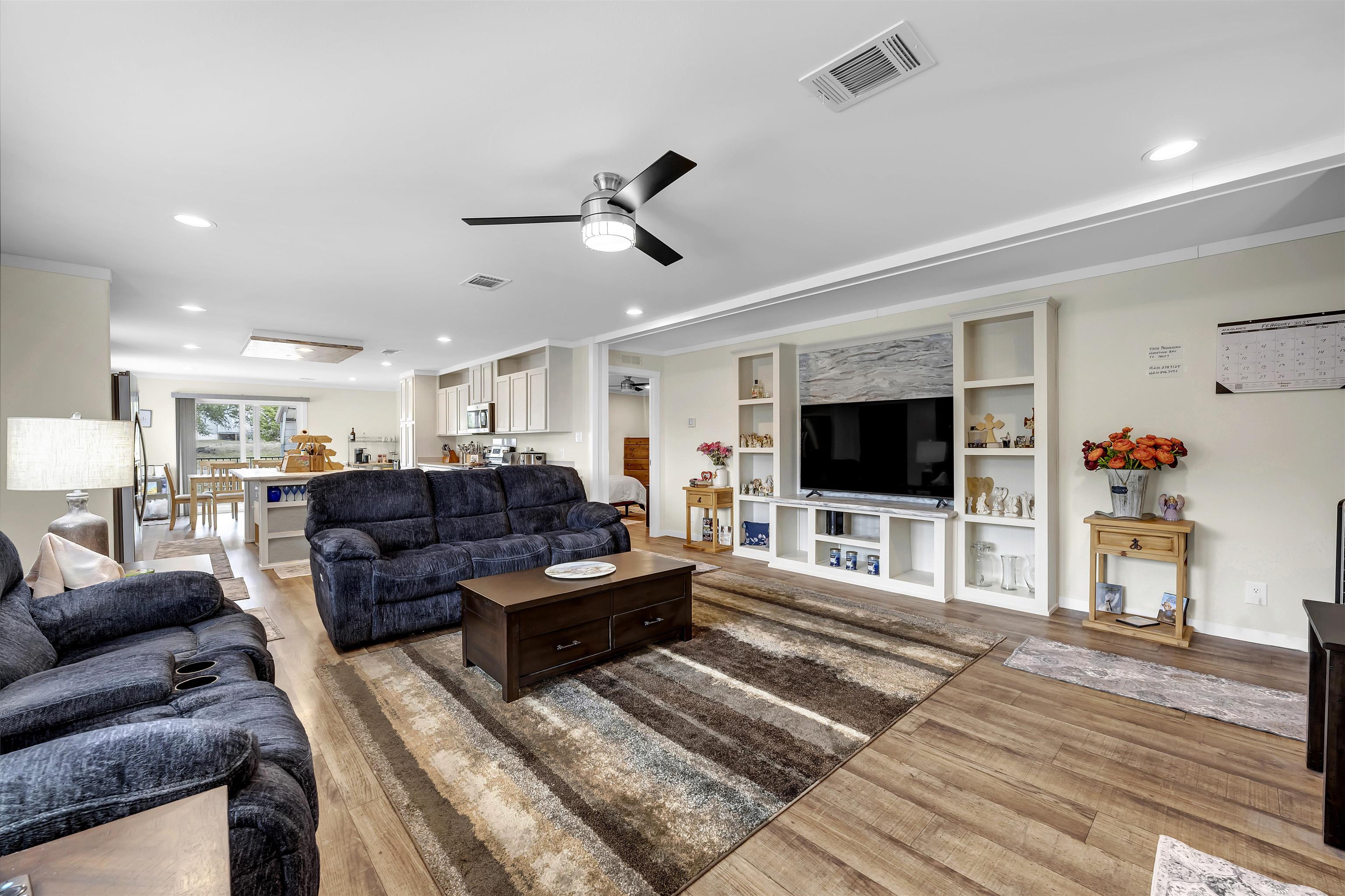 3072x2047