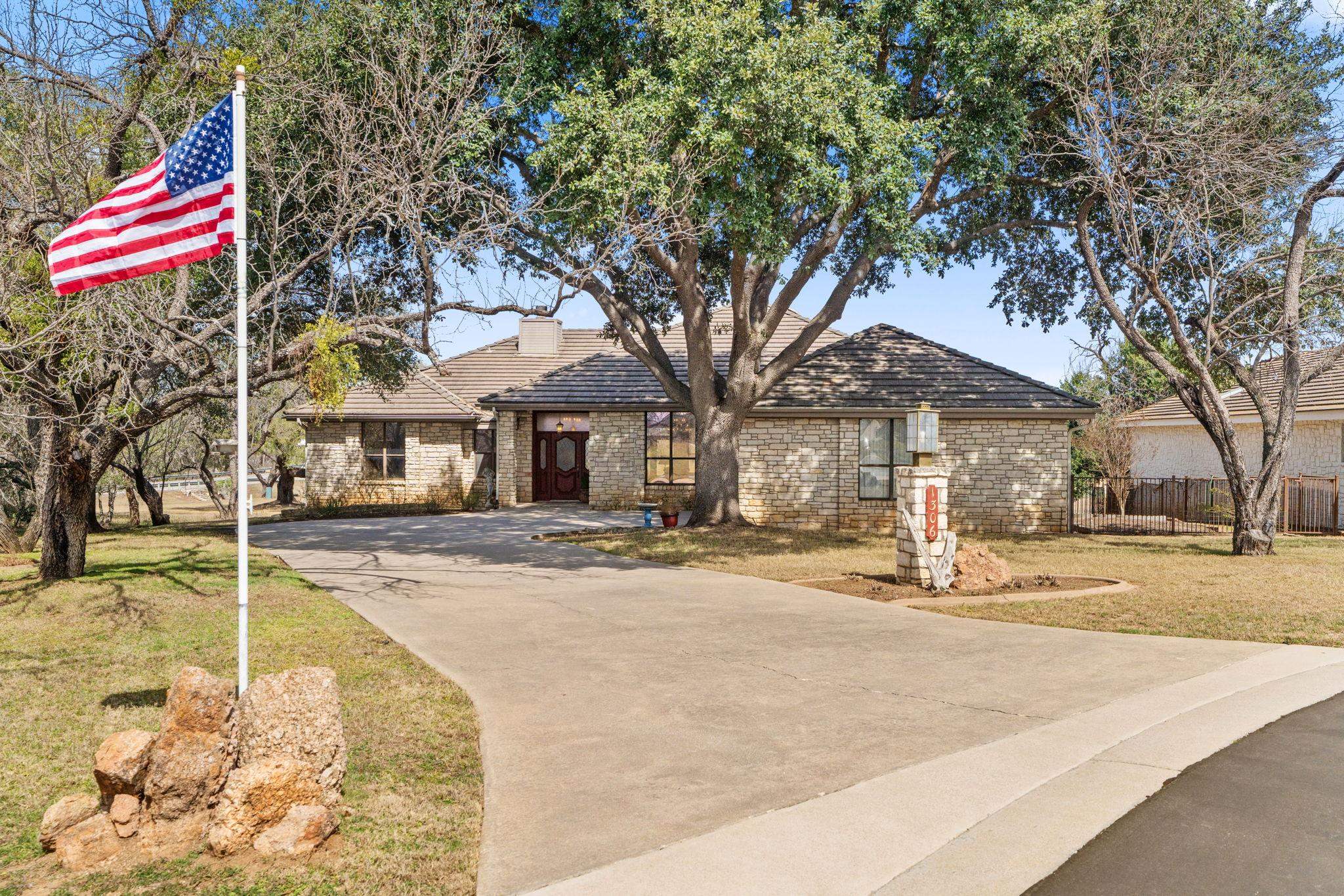 Horseshoe Bay LT 23021