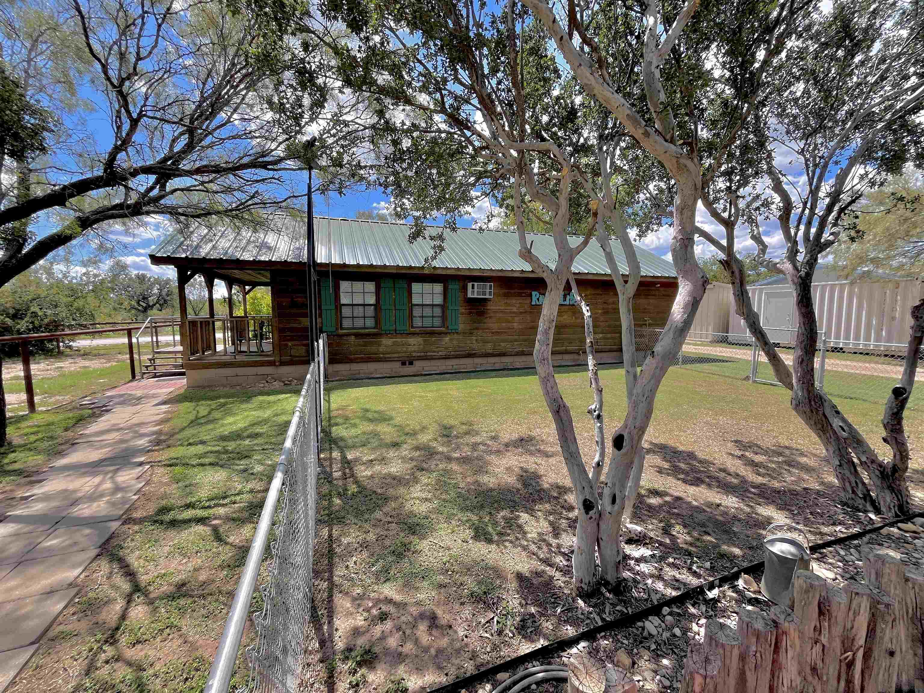 175 Elmer, Llano