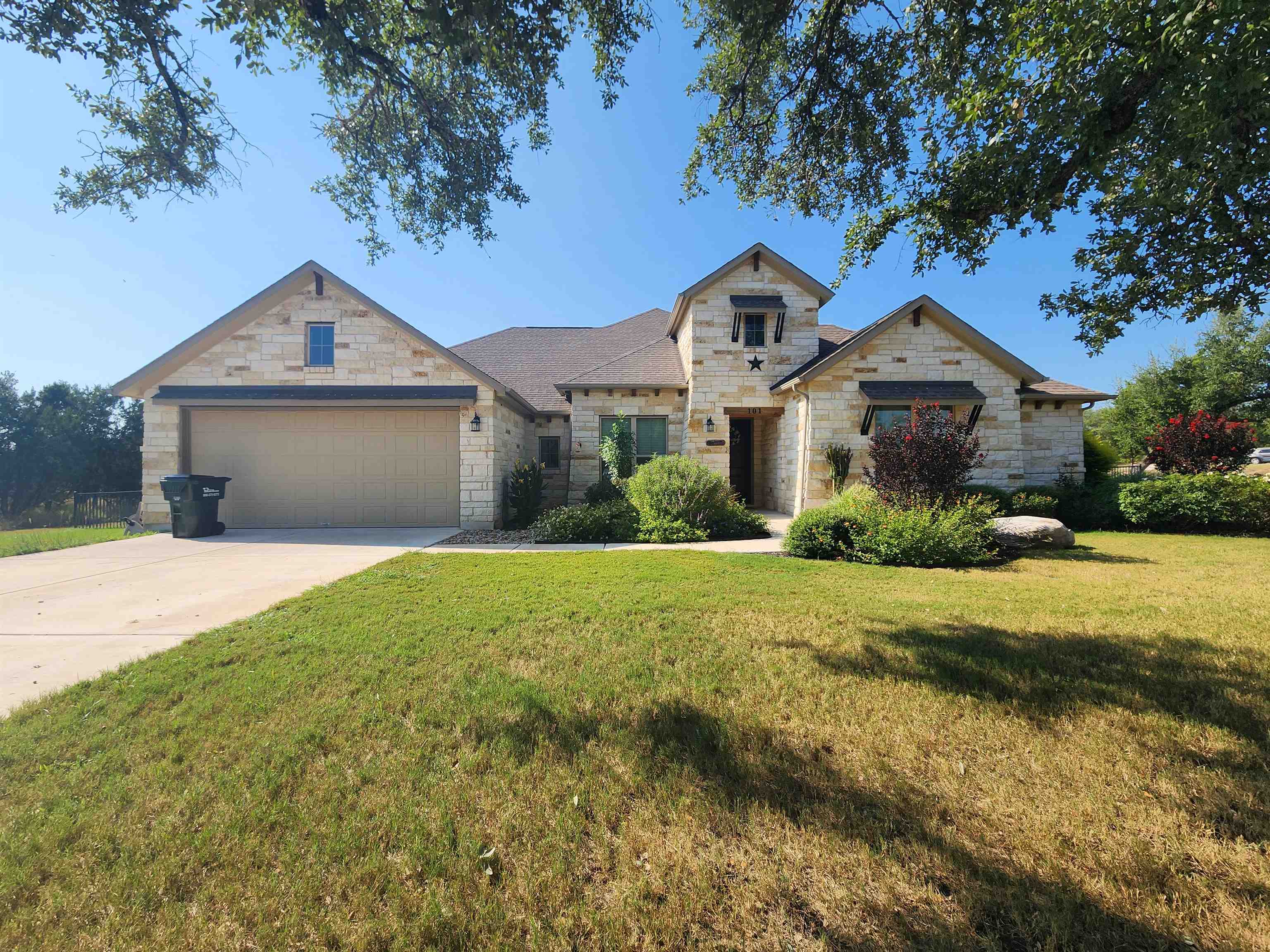 101 Rocky Summit, Spicewood