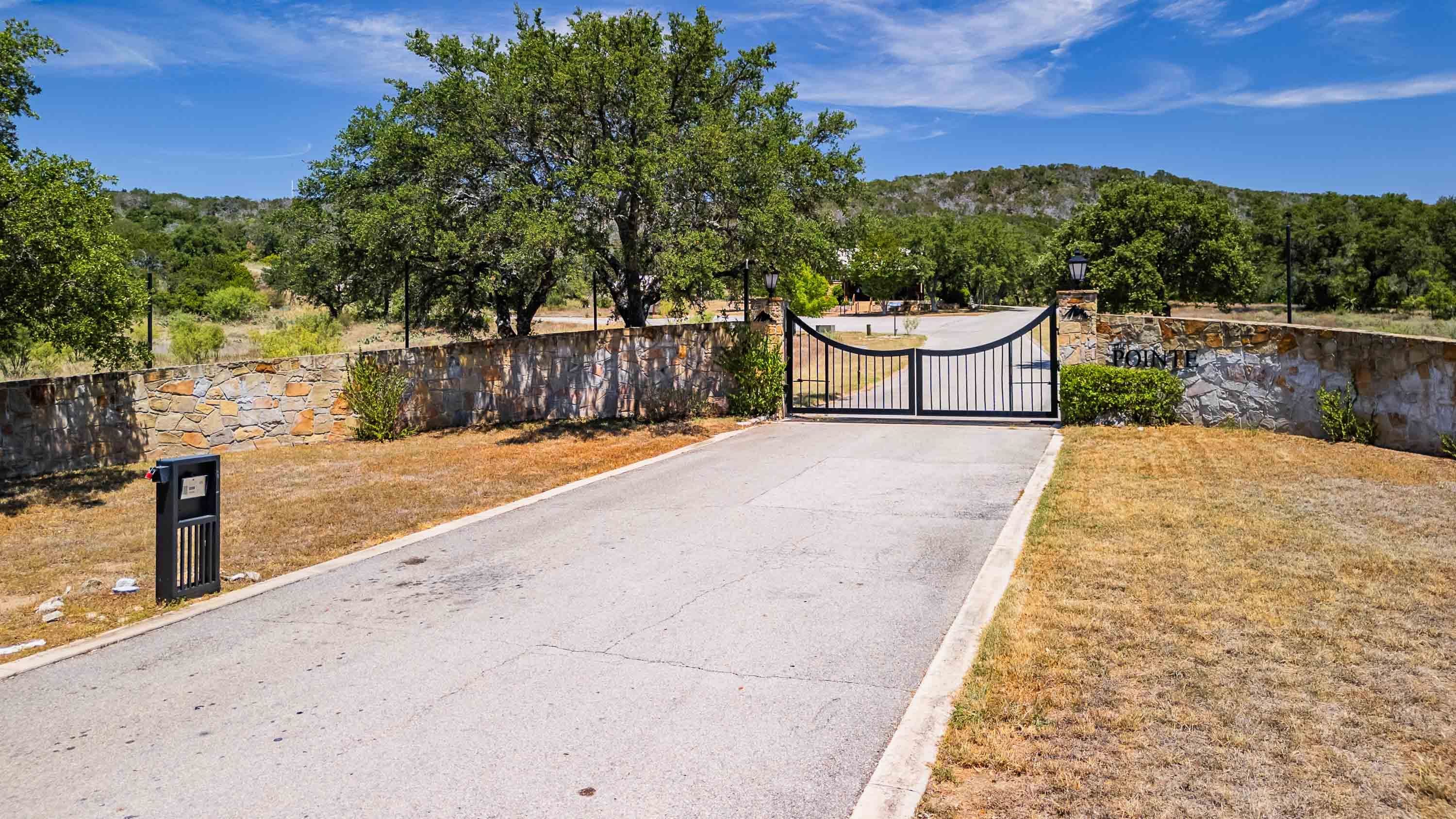 Lot 56 War Bonnet, Kingsland