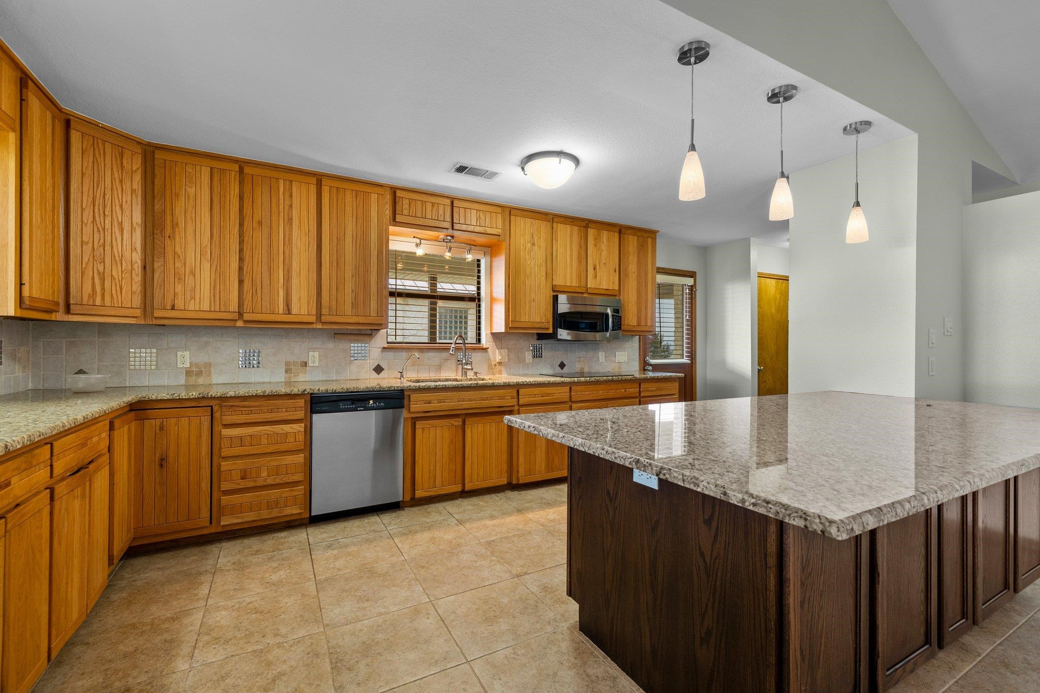 2048x1365
