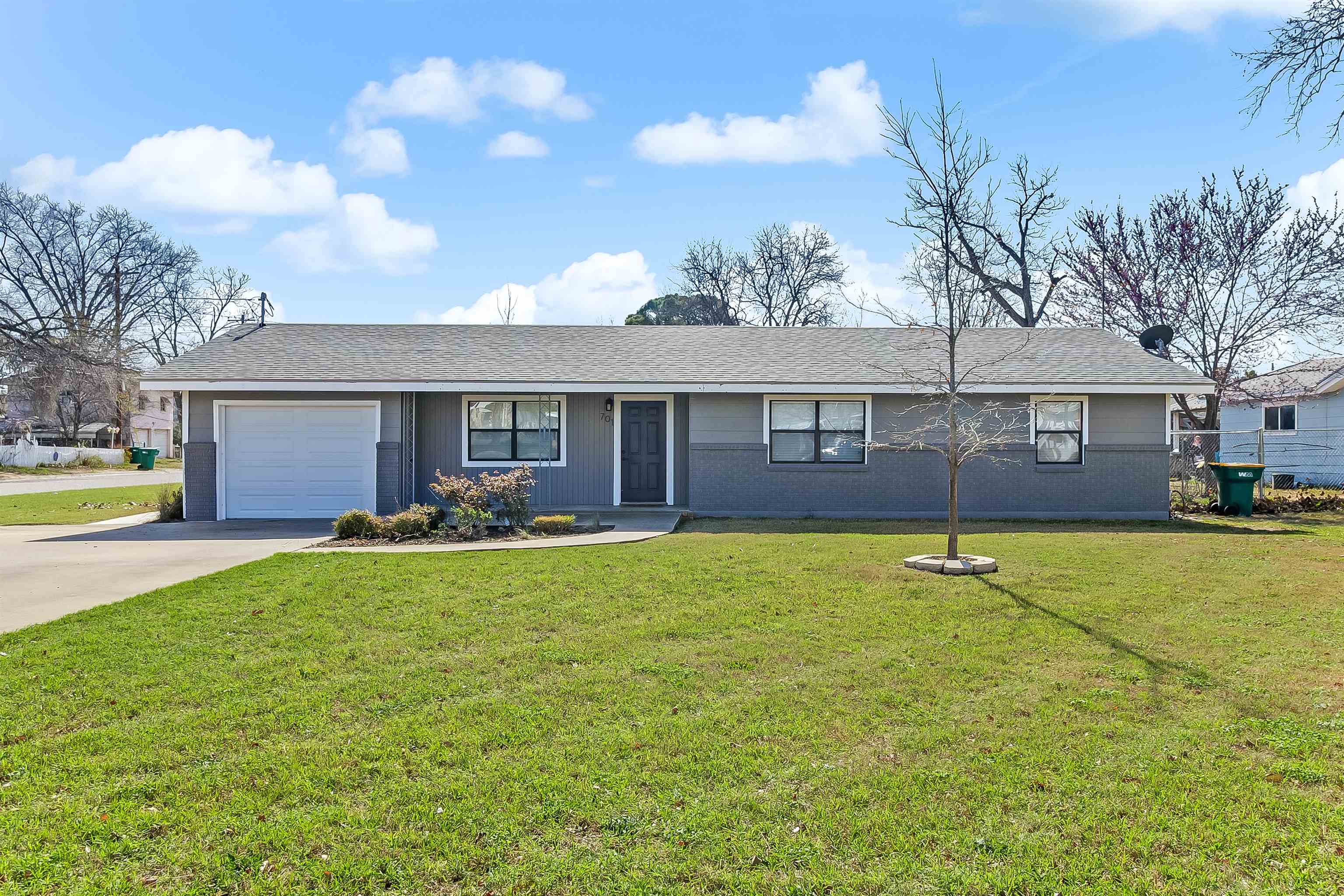 S6130 MARBLE FALLS CITY LOT 7 & N 25′ OF 8 BLK 293