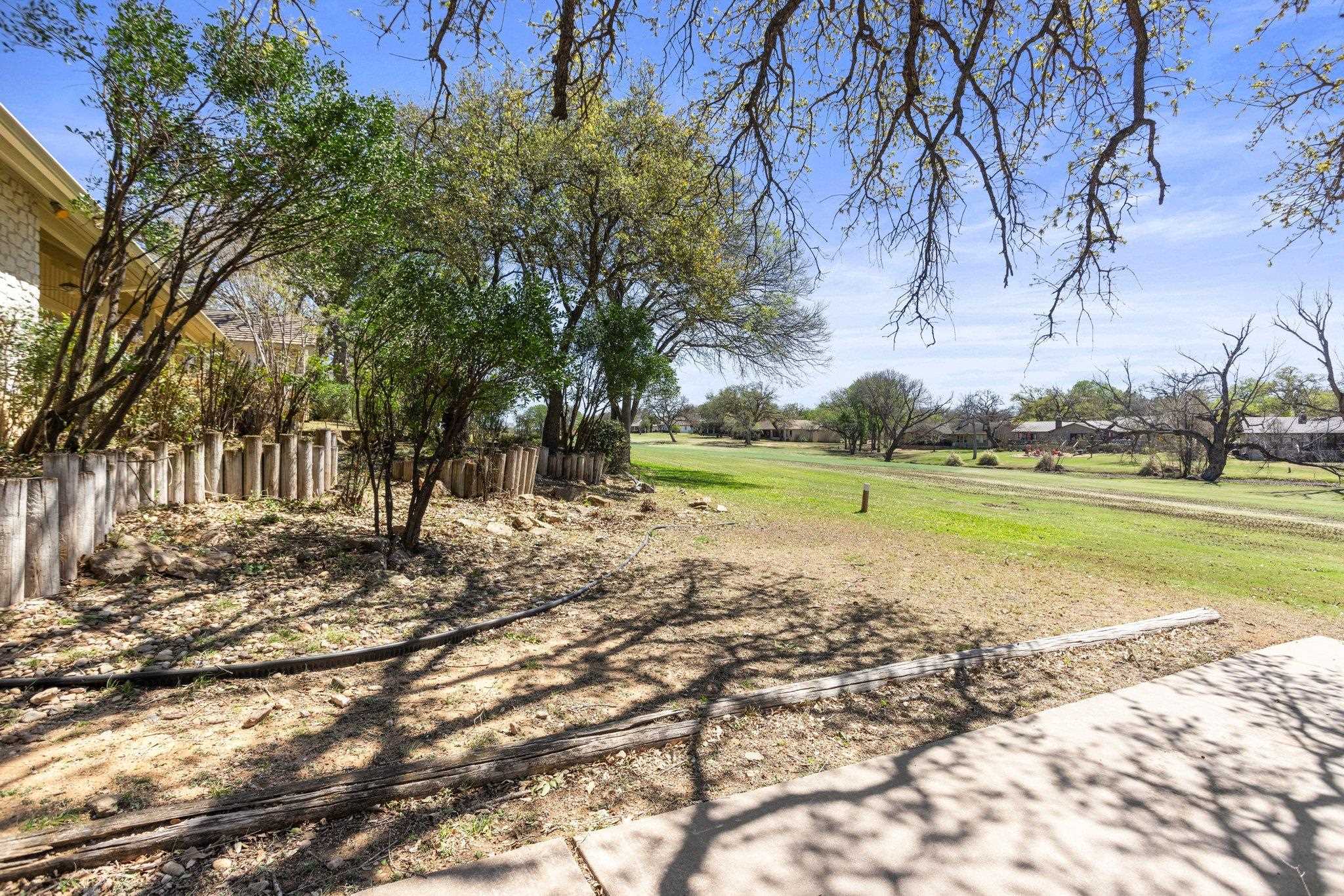 2048x1366