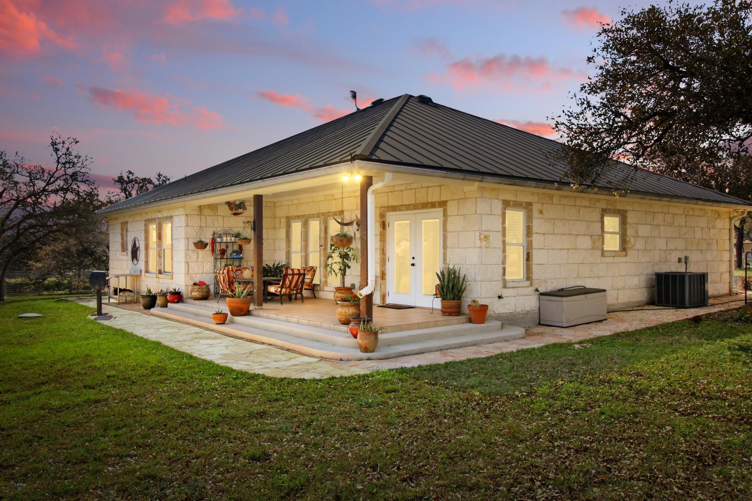 1038 Cielo Springs, Blanco