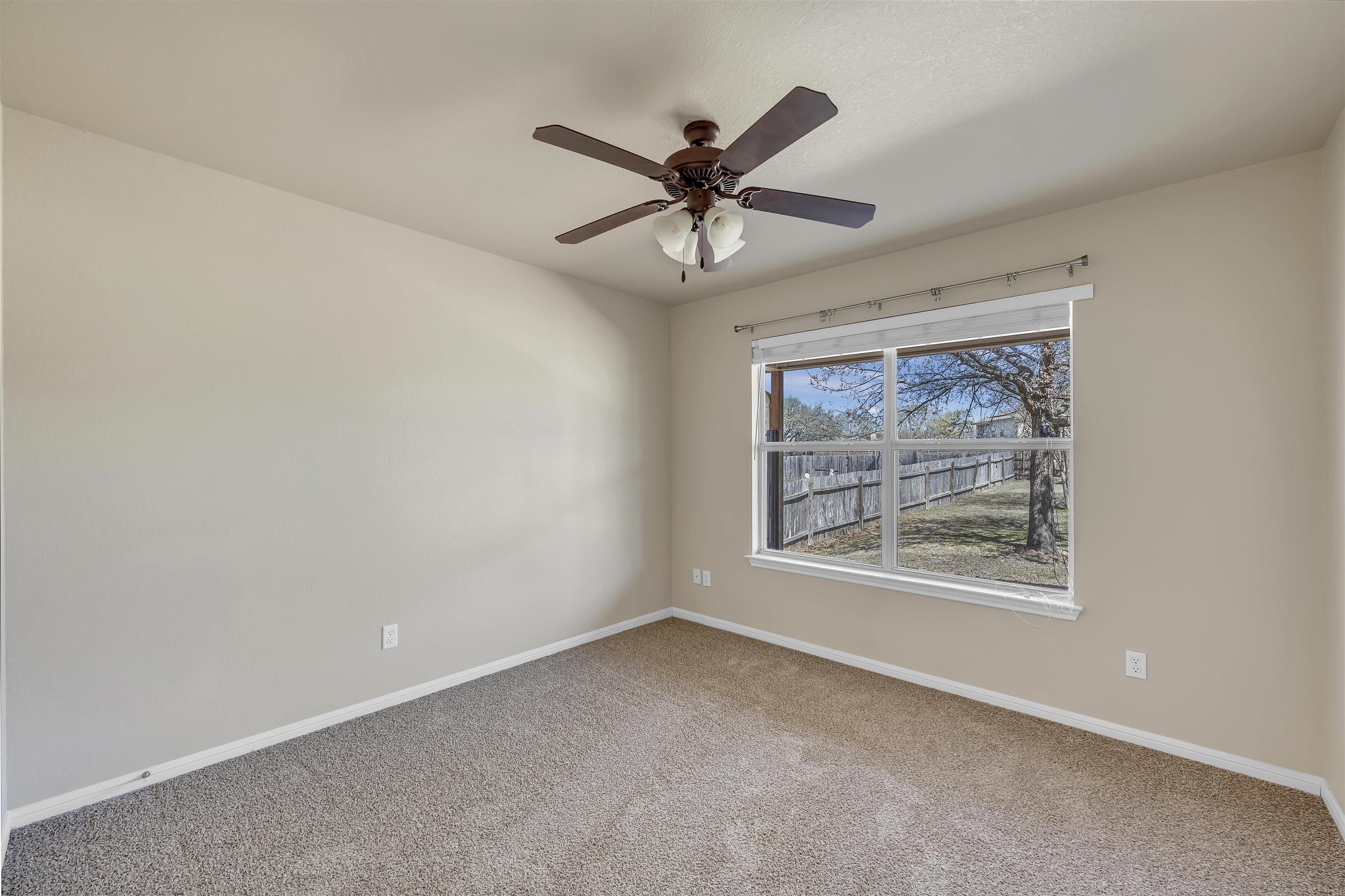 3072x2047