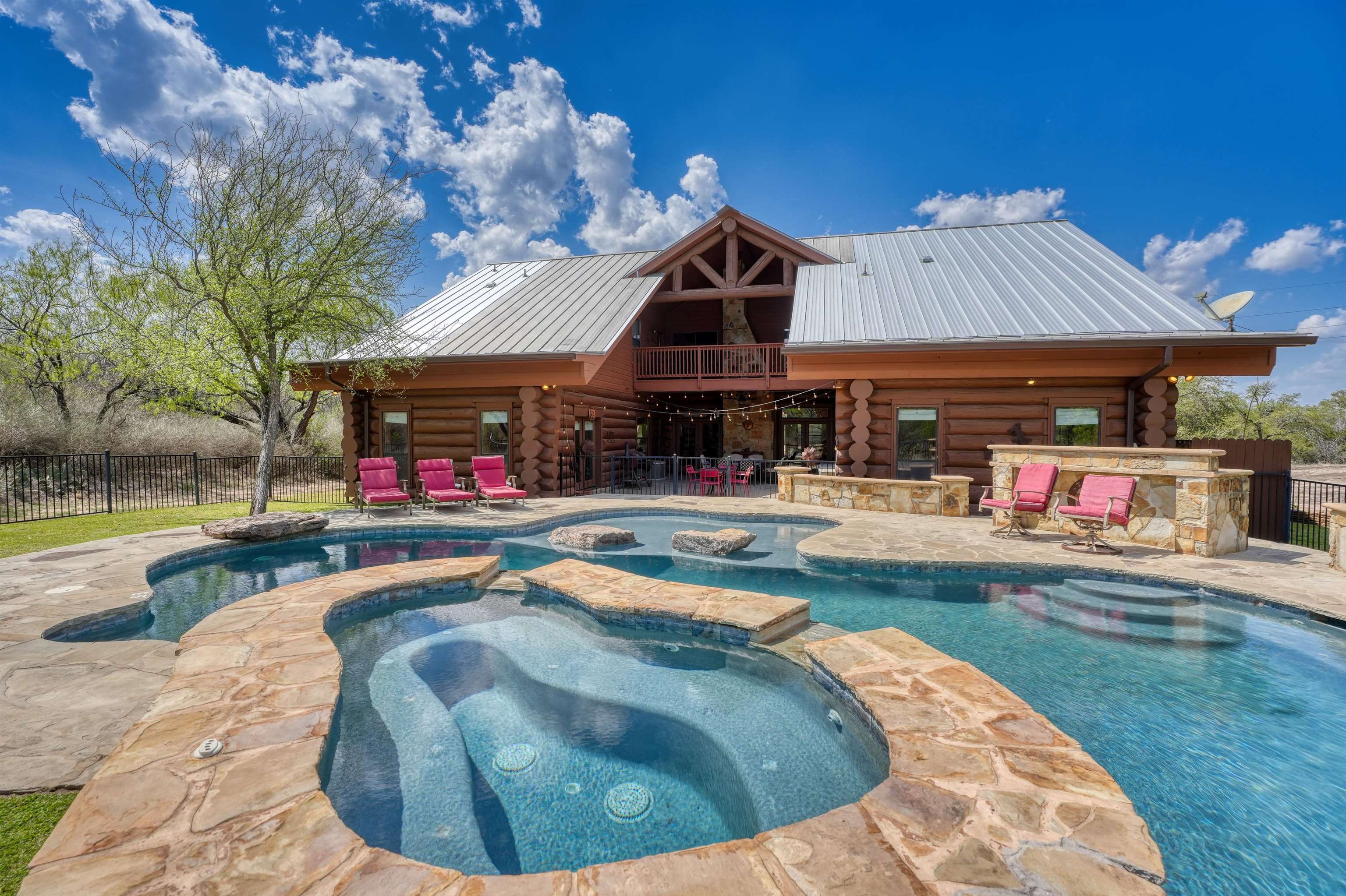 101 Log Country Cove, Burnet