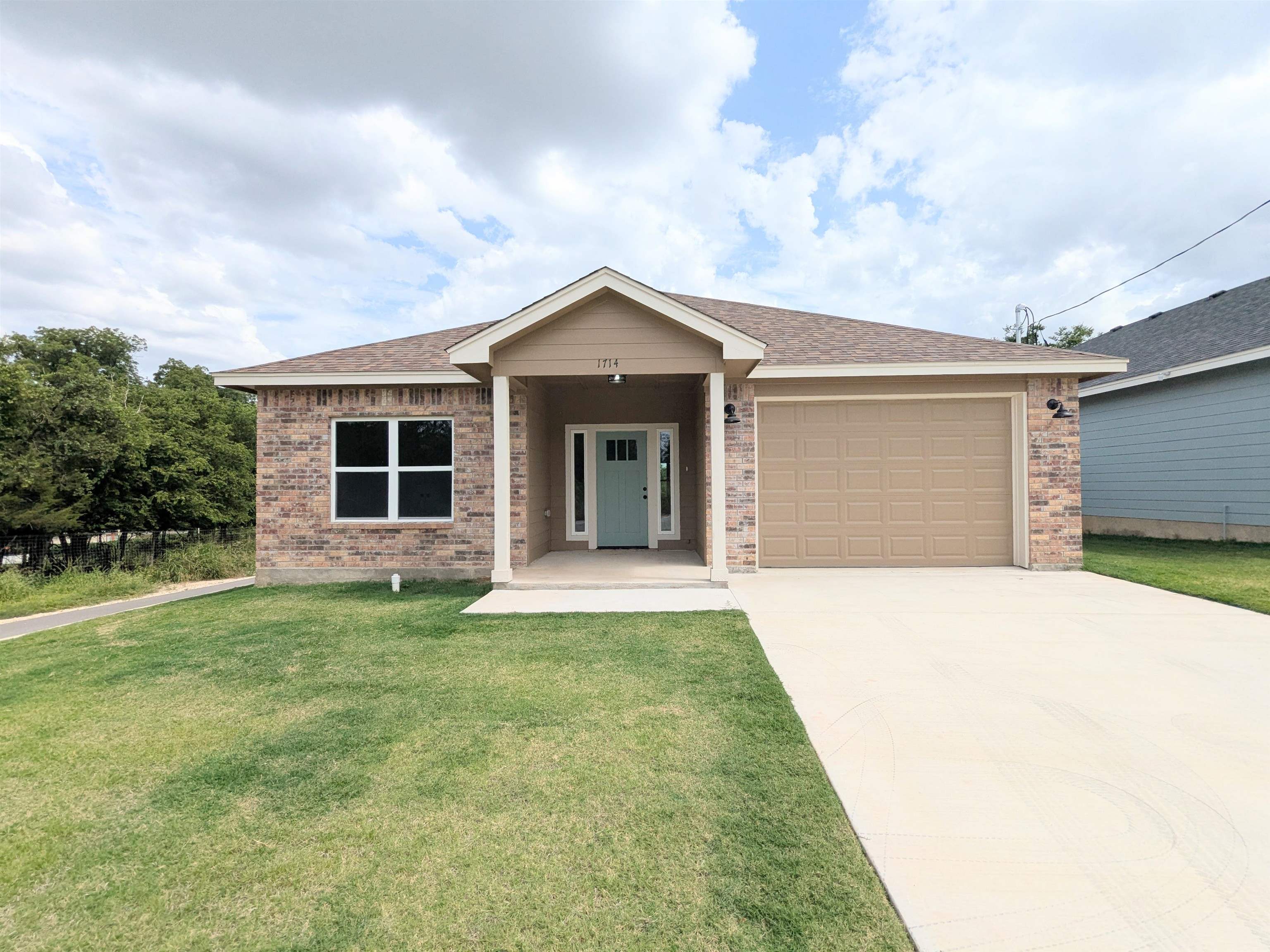 1714 Ave G, Lampasas