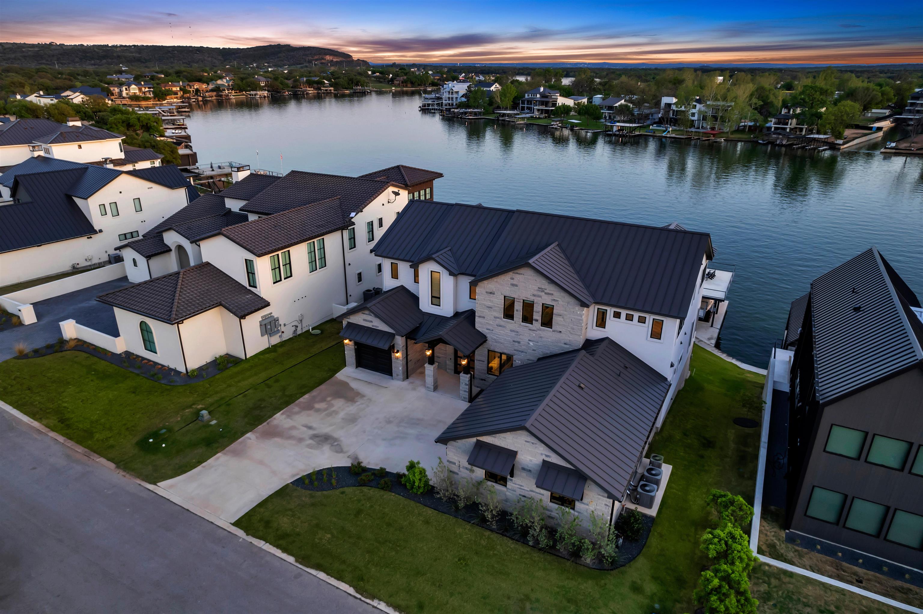 121 Houdini, Kingsland