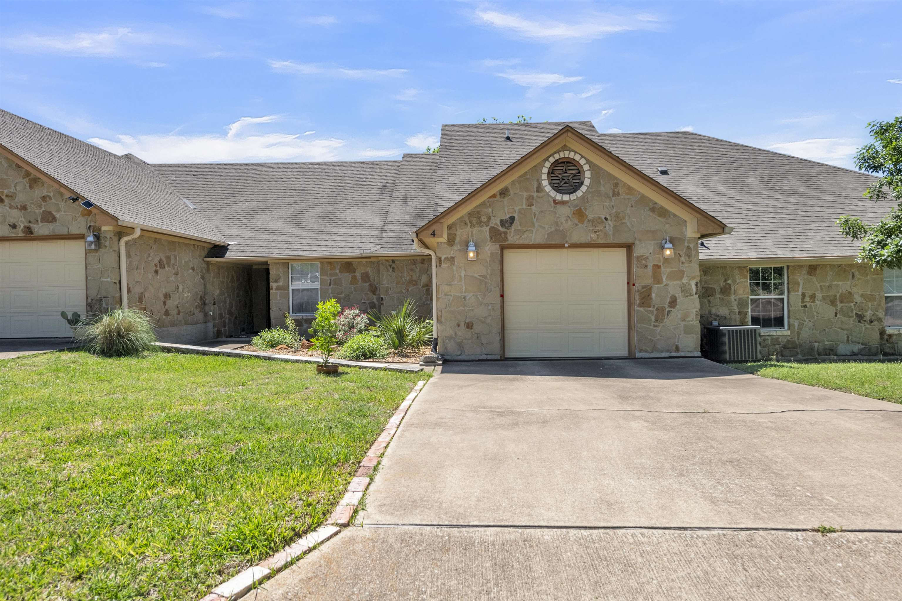 LOT: 4 ADDN: MATTHEWS ADDITION
