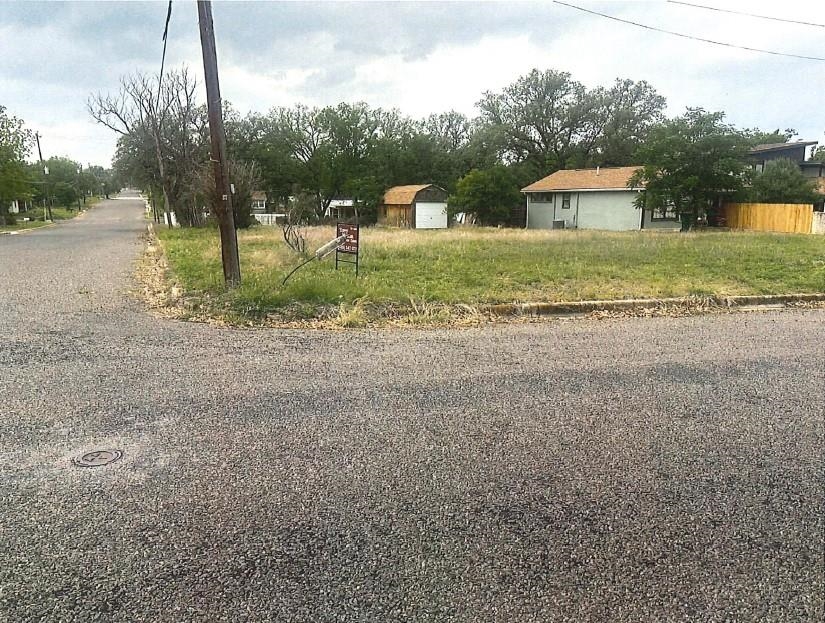 1009 HICKORY, Llano