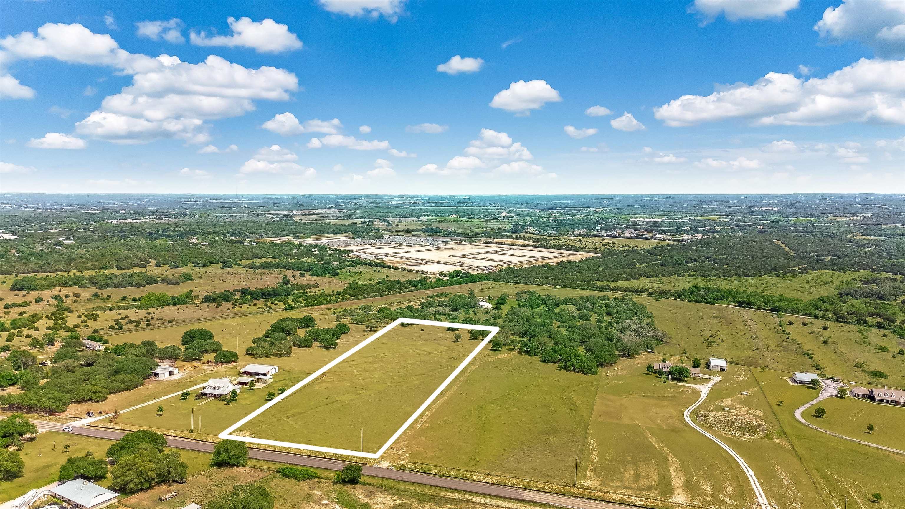 1475 FM 243, Bertram