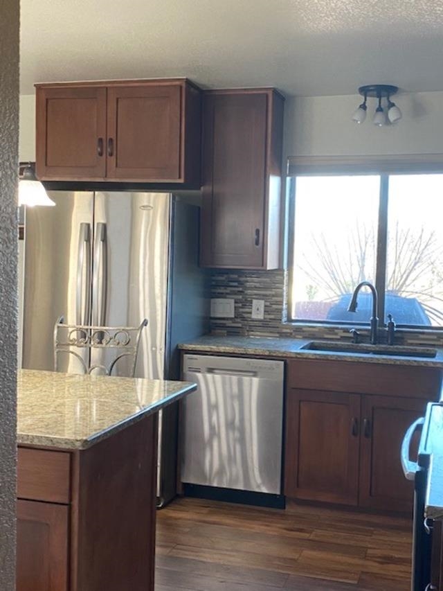 640x853