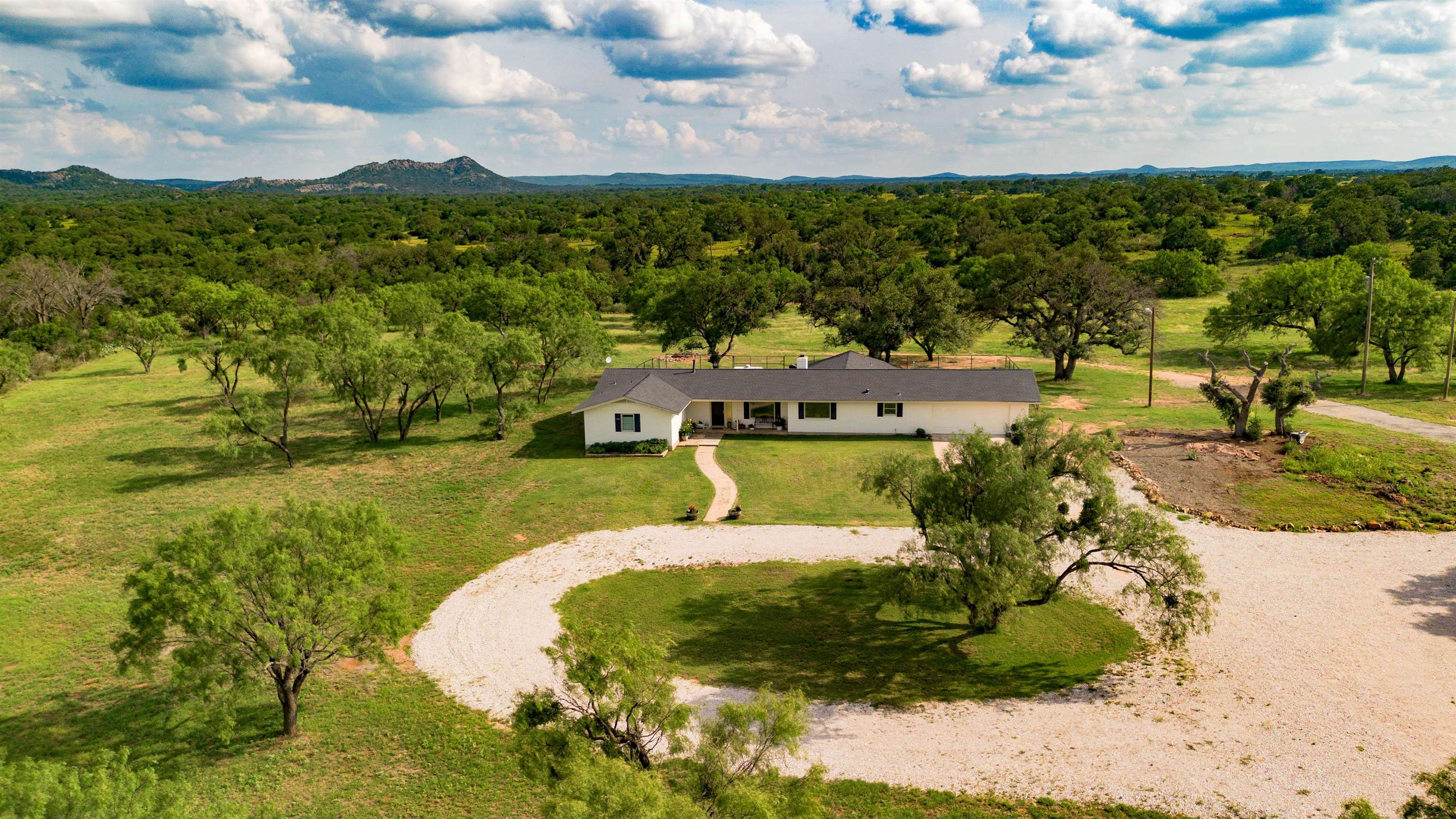 2340 US Highway 71, Llano