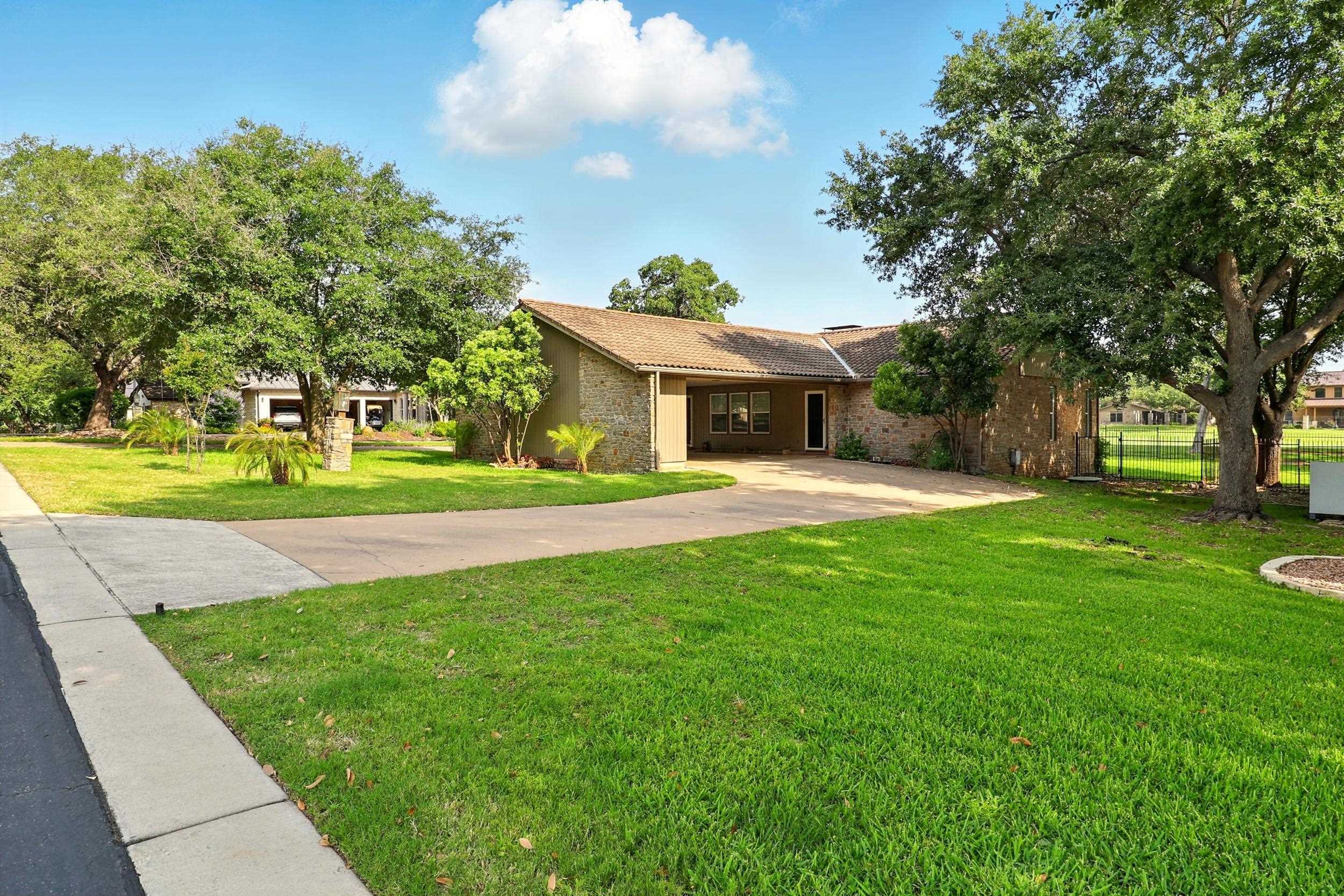 505 Silver Spur, Horseshoe Bay