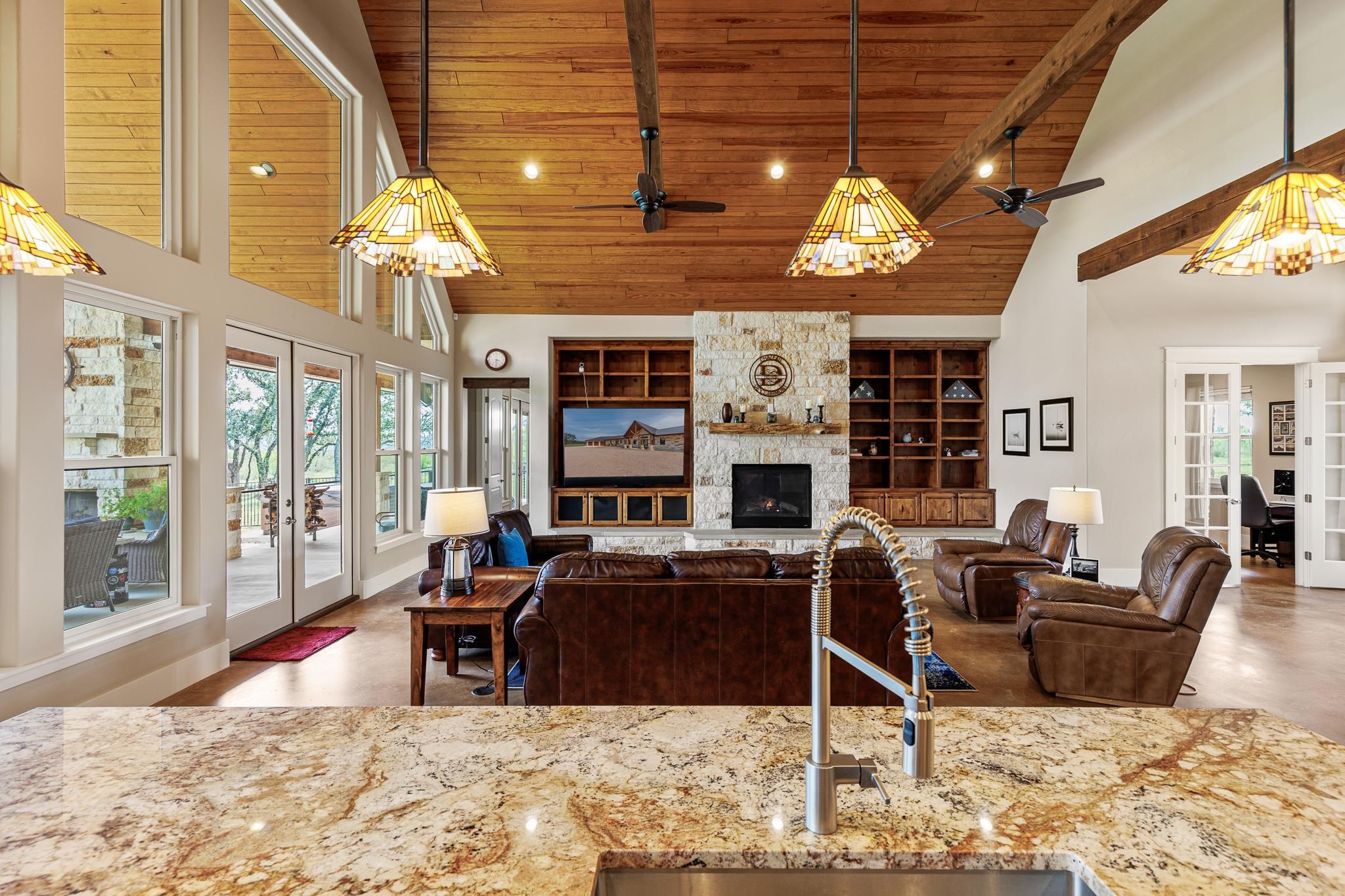 2048x1365