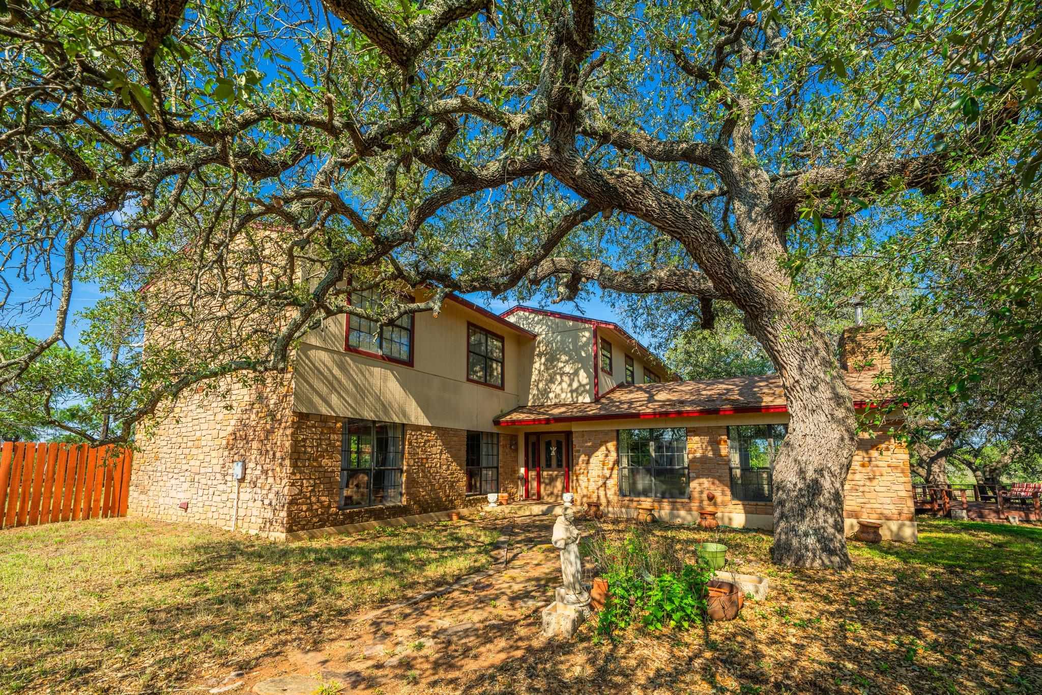 13315 Highway 16, Llano