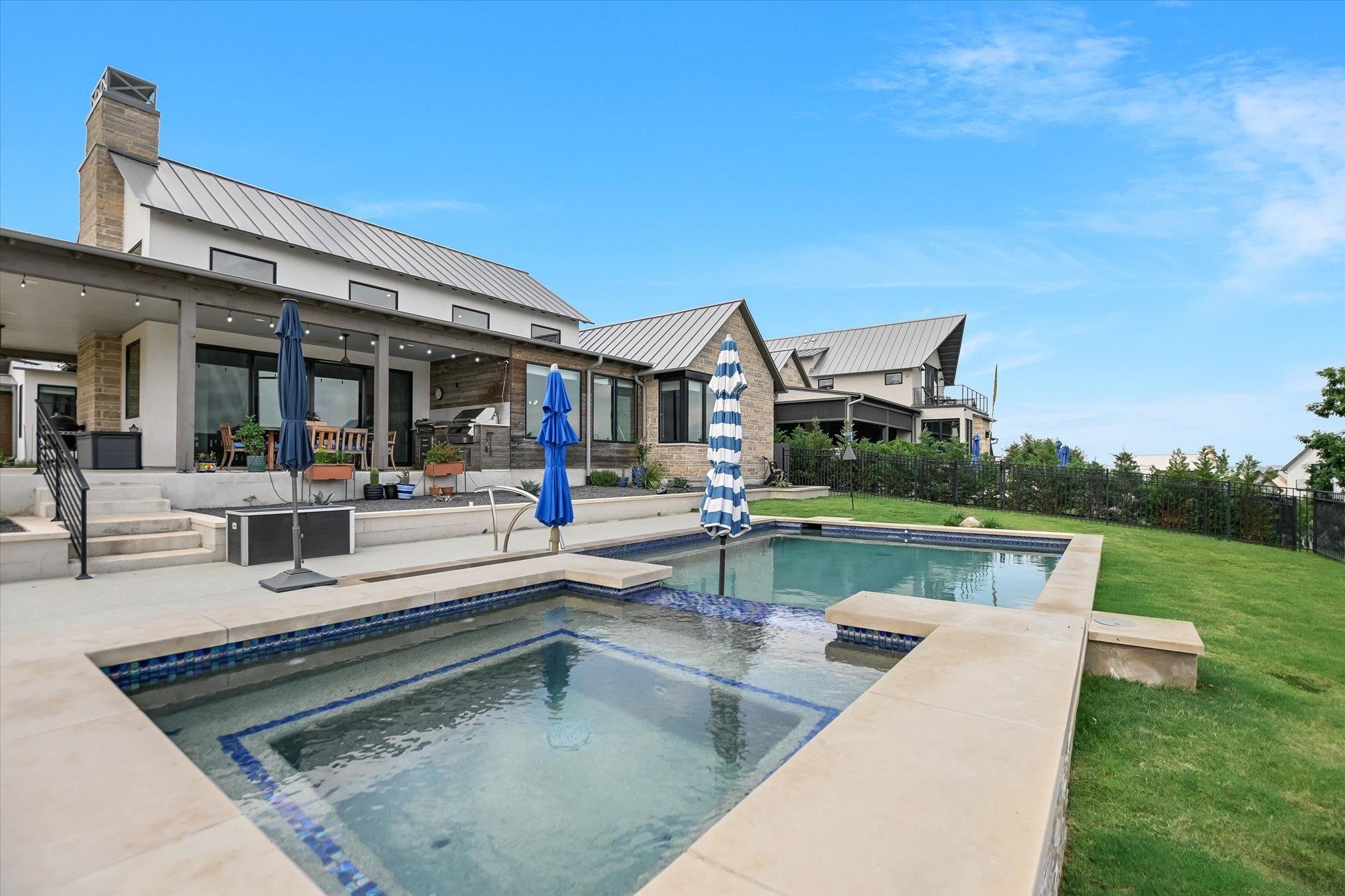 WESTSIDE LANDING AT ROUGH HOLLOW CONDOMINIUMS UNT 1 PLUS 2.4390% INT IN COM AREA