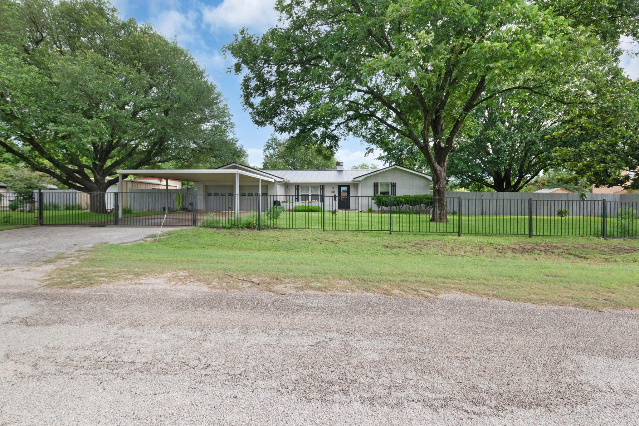 310 Cardinal Lane, Burnet