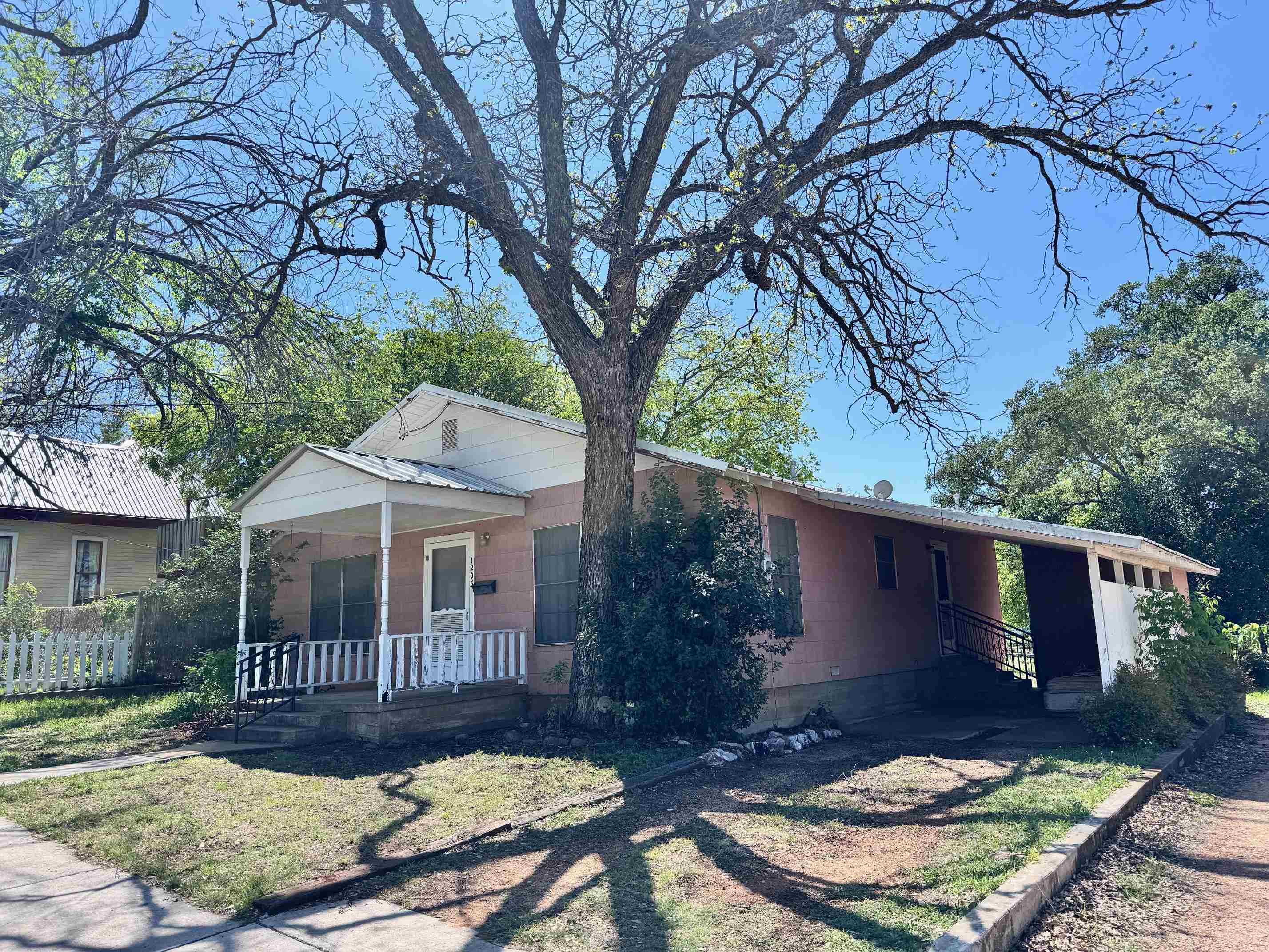 1205 Ford, Llano