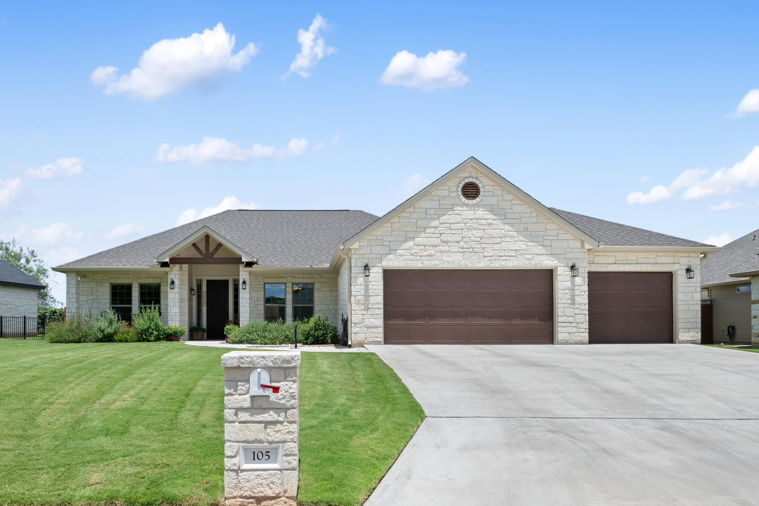 105 Broadmoor, Meadowlakes