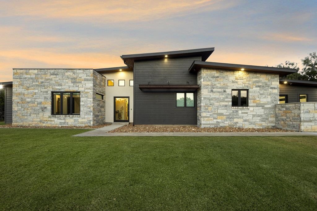 1117 Longhorn, Burnet