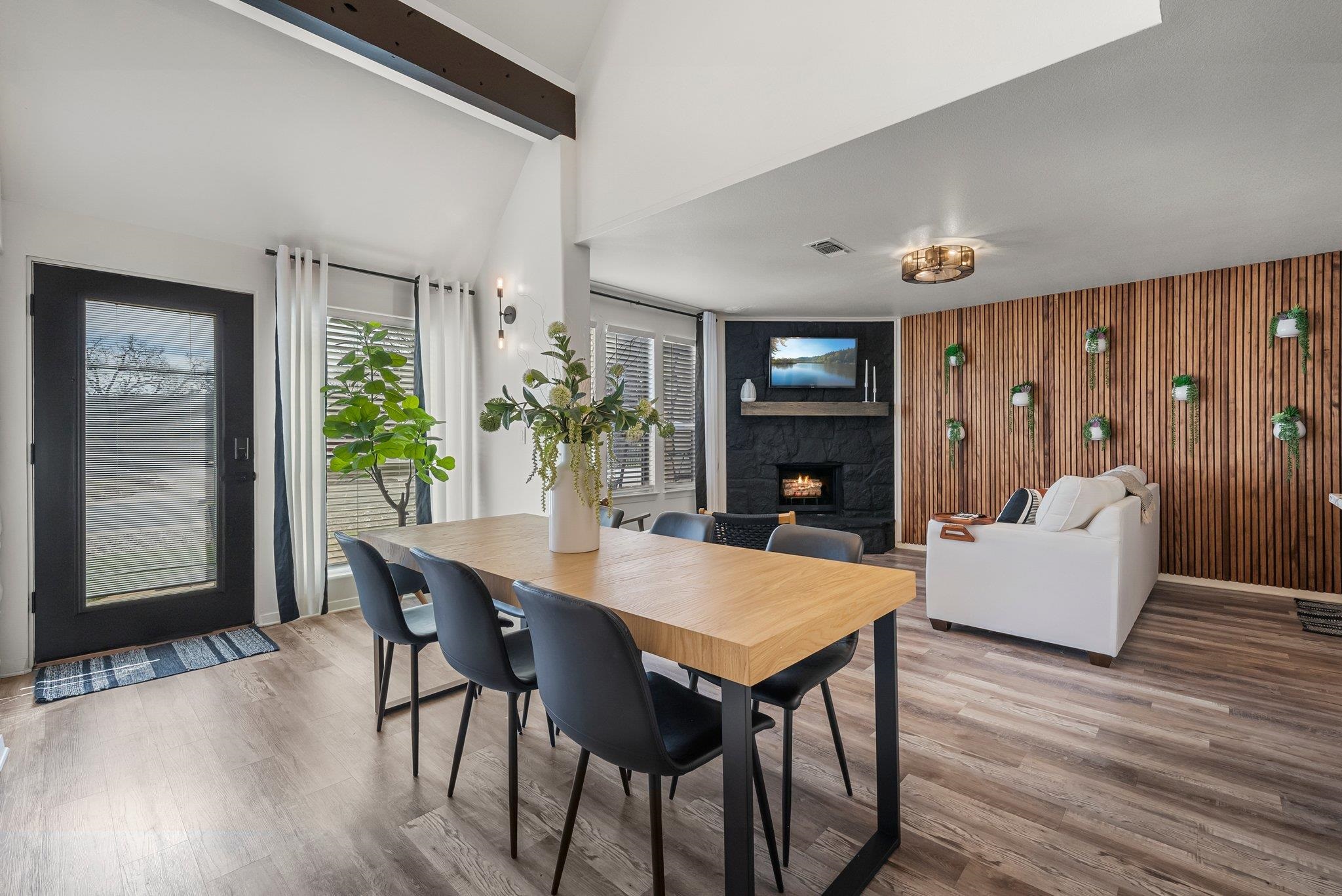 200 Free Rein, Horseshoe Bay