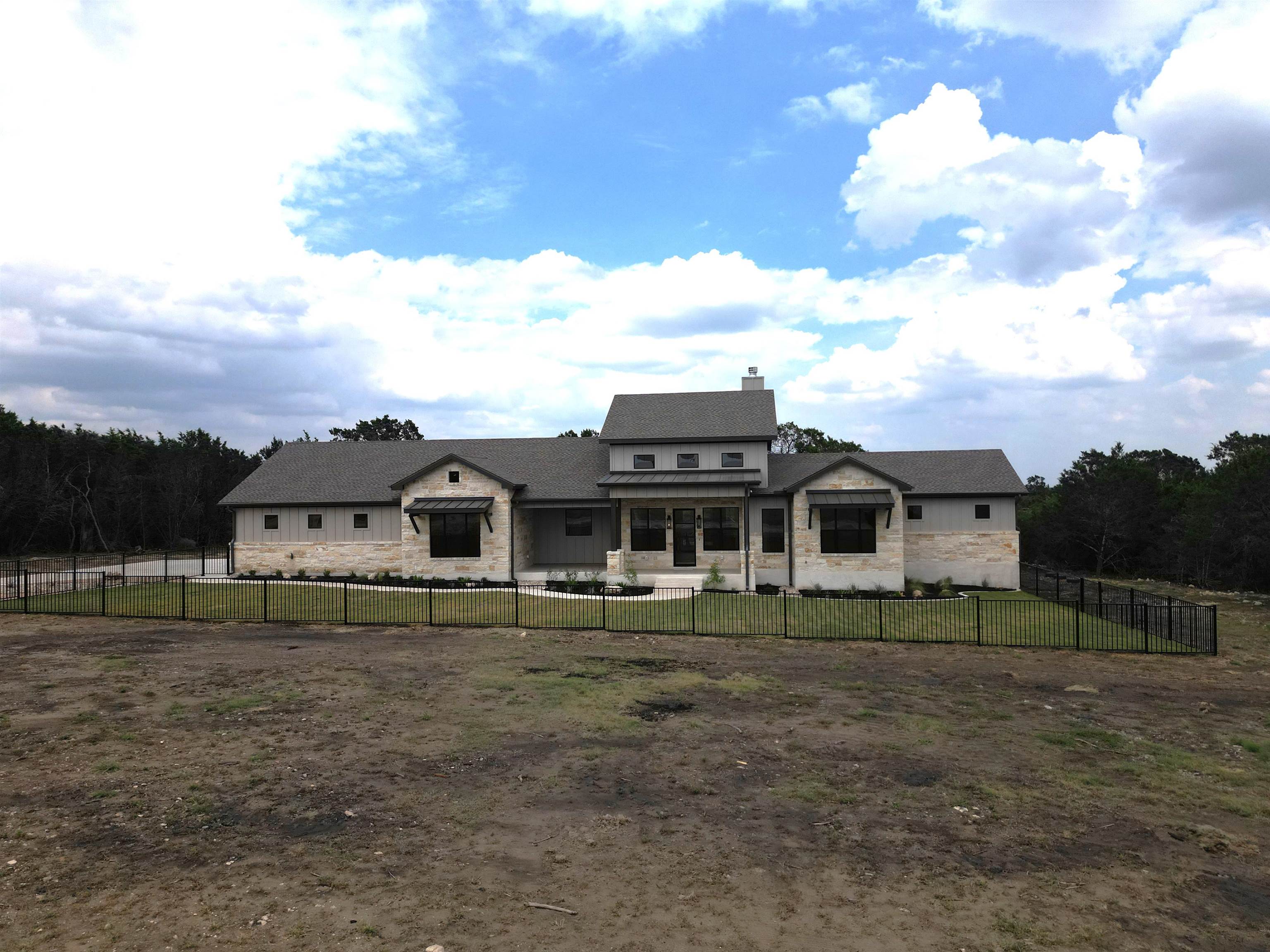 209 Burnet Oaks, Burnet