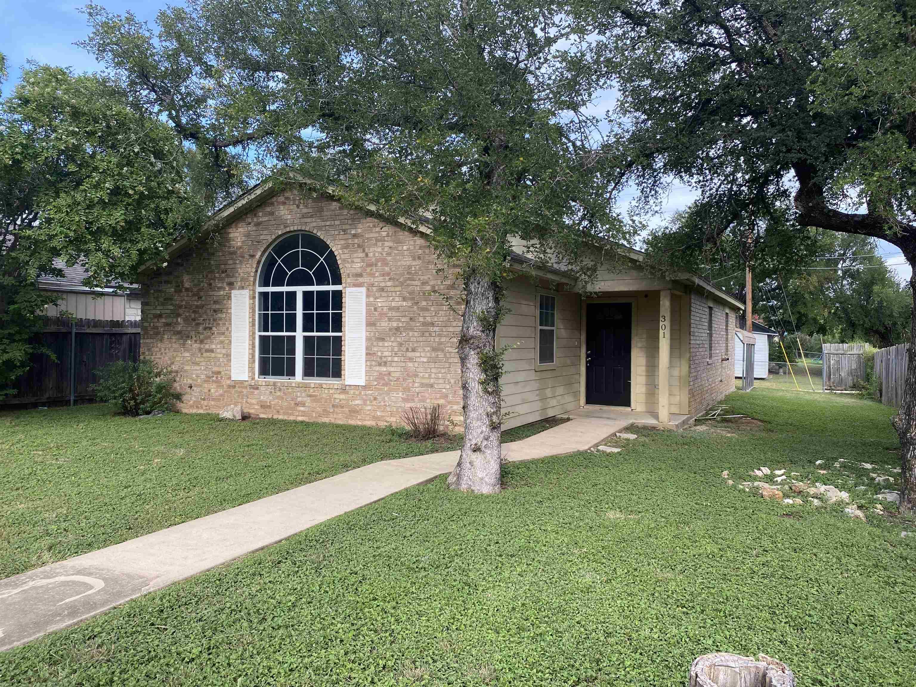 301 Avenue Q, Marble Falls