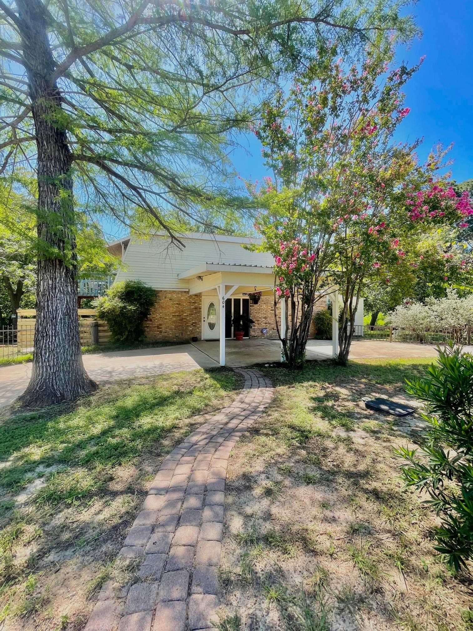 604 Flag Creek, Llano